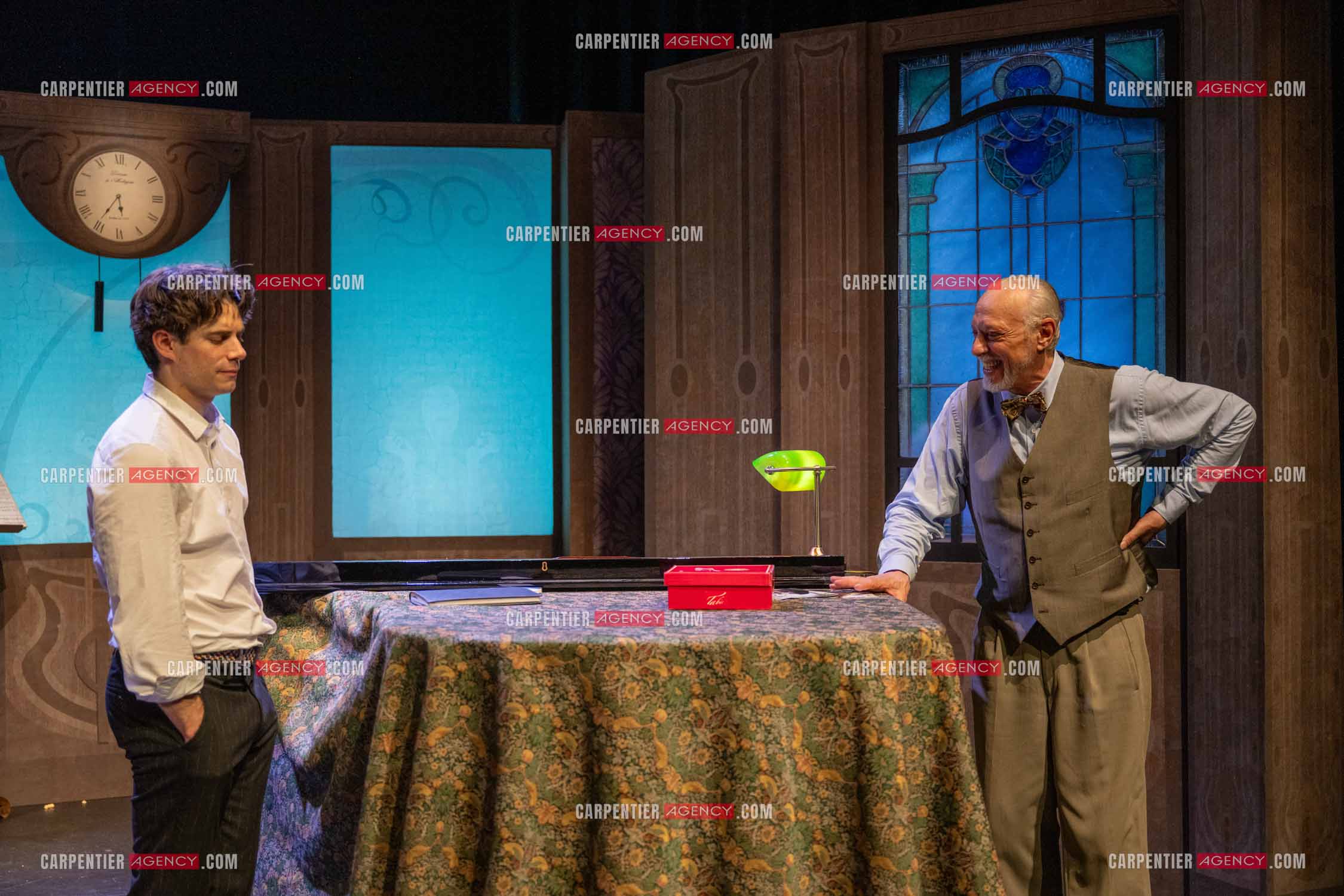 Filage de la pièce “ VIEILLES CHANSONS MALÉFIQUES “ au théâtre Le Chien Qui Fume à Avignon. Pièce interprétée par Tom Novembre et Nicolas Verdier. ( Exclusif )