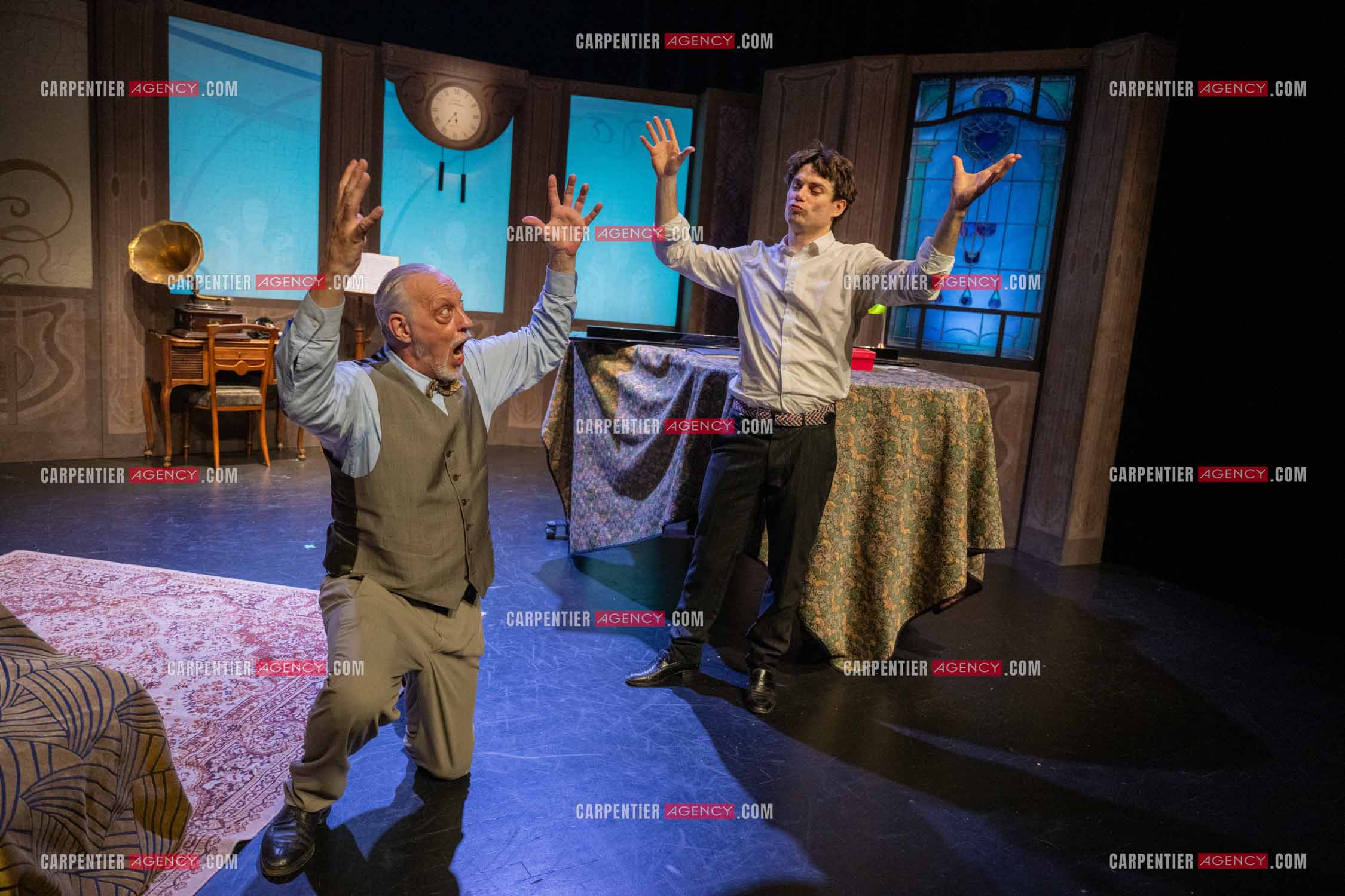 Filage de la pièce “ VIEILLES CHANSONS MALÉFIQUES “ au théâtre Le Chien Qui Fume à Avignon. Pièce interprétée par Tom Novembre et Nicolas Verdier. ( Exclusif )