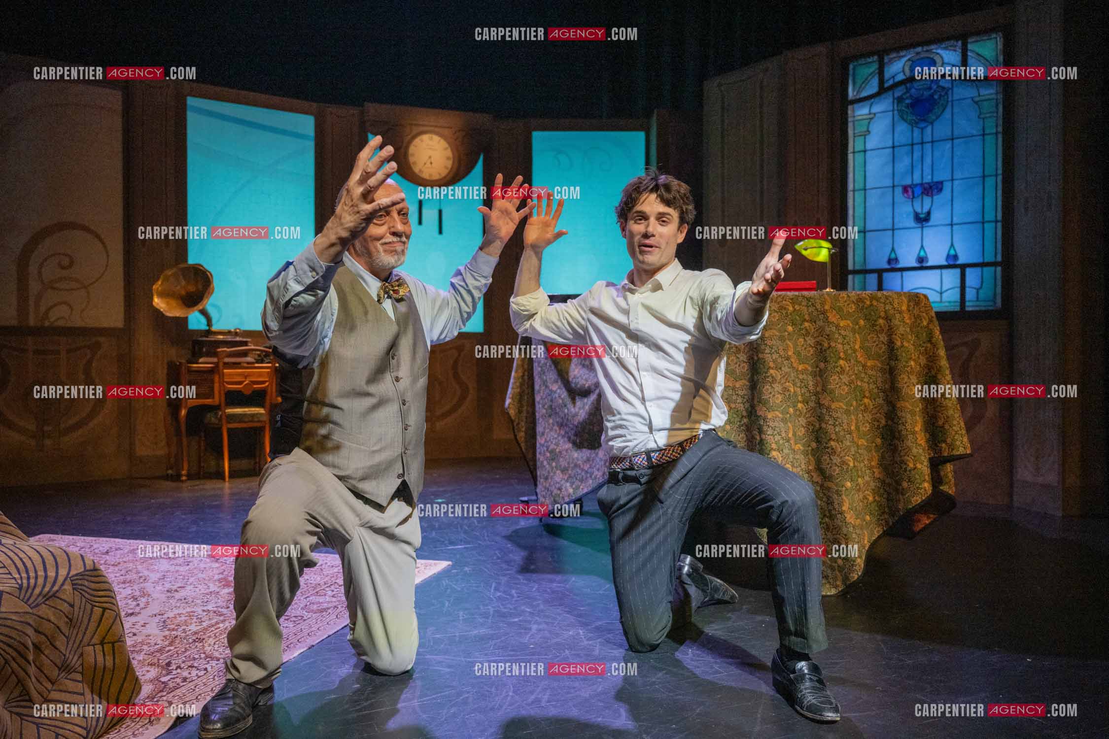 Filage de la pièce “ VIEILLES CHANSONS MALÉFIQUES “ au théâtre Le Chien Qui Fume à Avignon. Pièce interprétée par Tom Novembre et Nicolas Verdier. ( Exclusif )