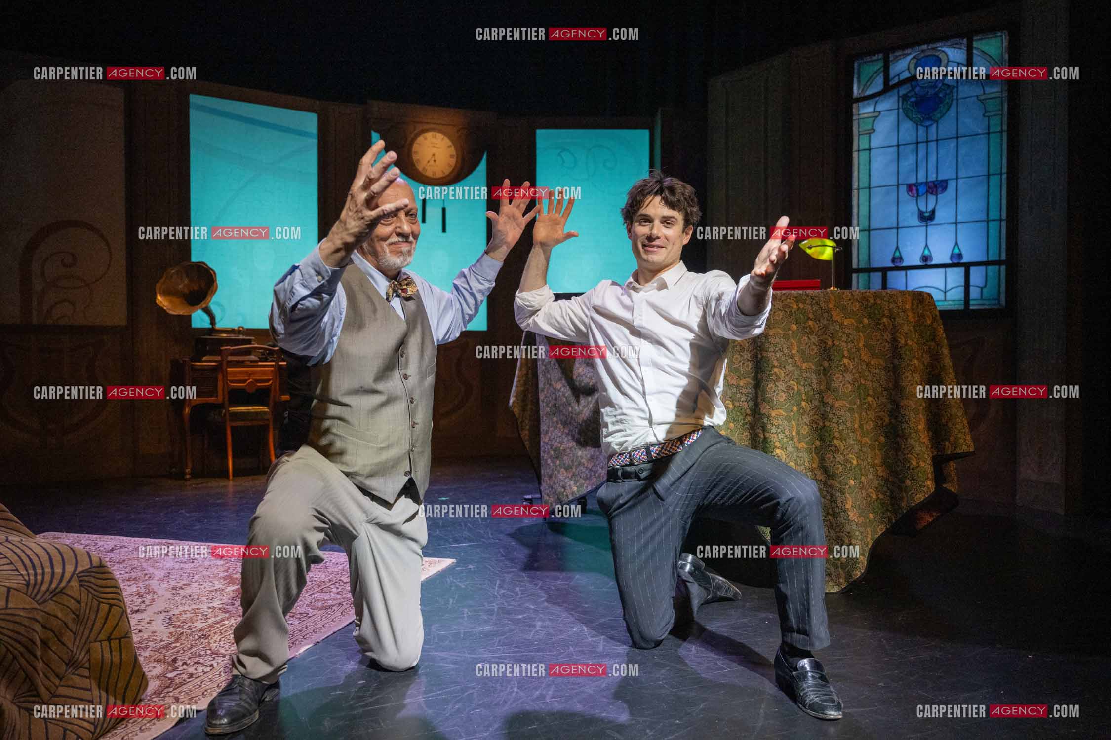Filage de la pièce “ VIEILLES CHANSONS MALÉFIQUES “ au théâtre Le Chien Qui Fume à Avignon. Pièce interprétée par Tom Novembre et Nicolas Verdier. ( Exclusif )