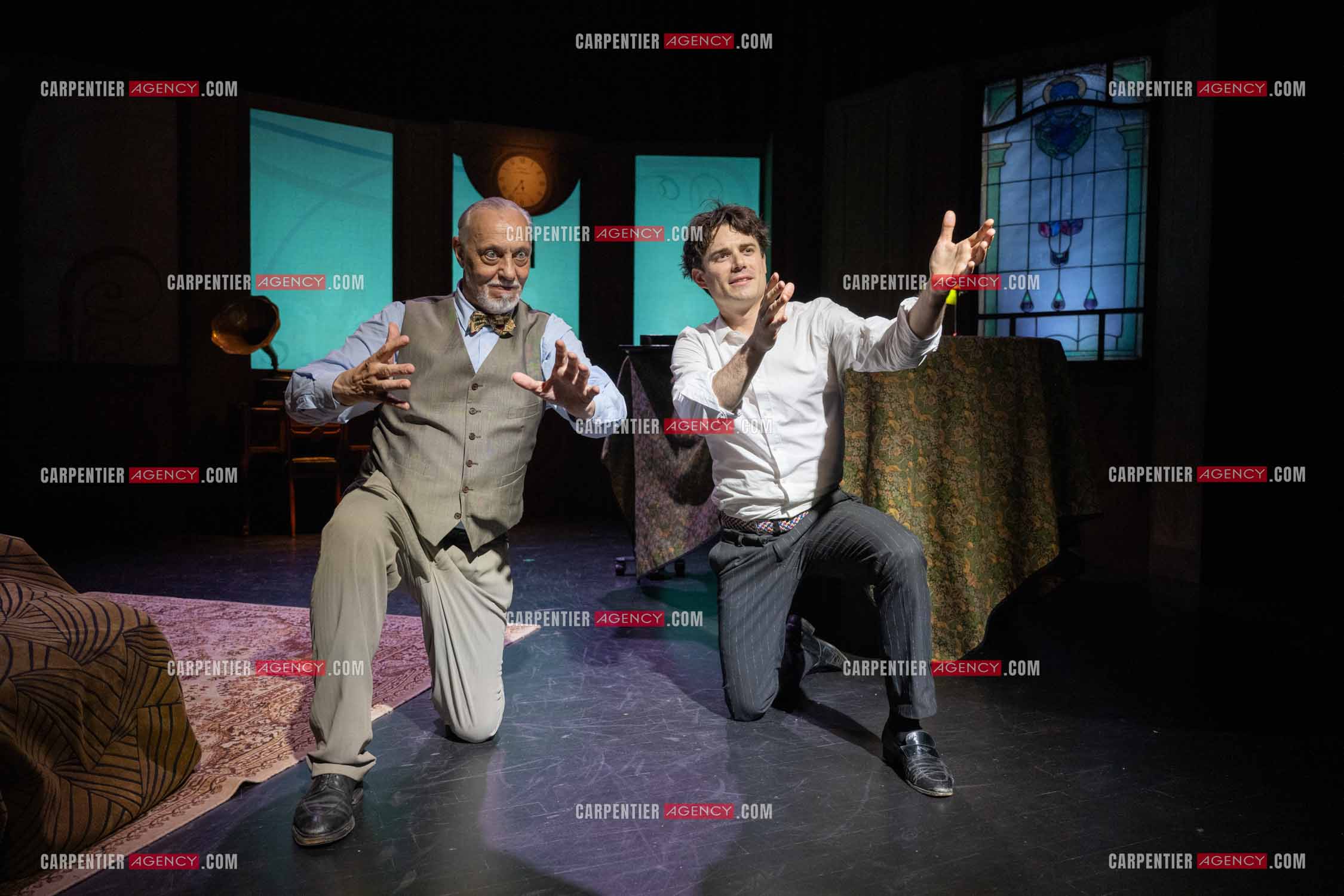 Filage de la pièce “ VIEILLES CHANSONS MALÉFIQUES “ au théâtre Le Chien Qui Fume à Avignon. Pièce interprétée par Tom Novembre et Nicolas Verdier. ( Exclusif )