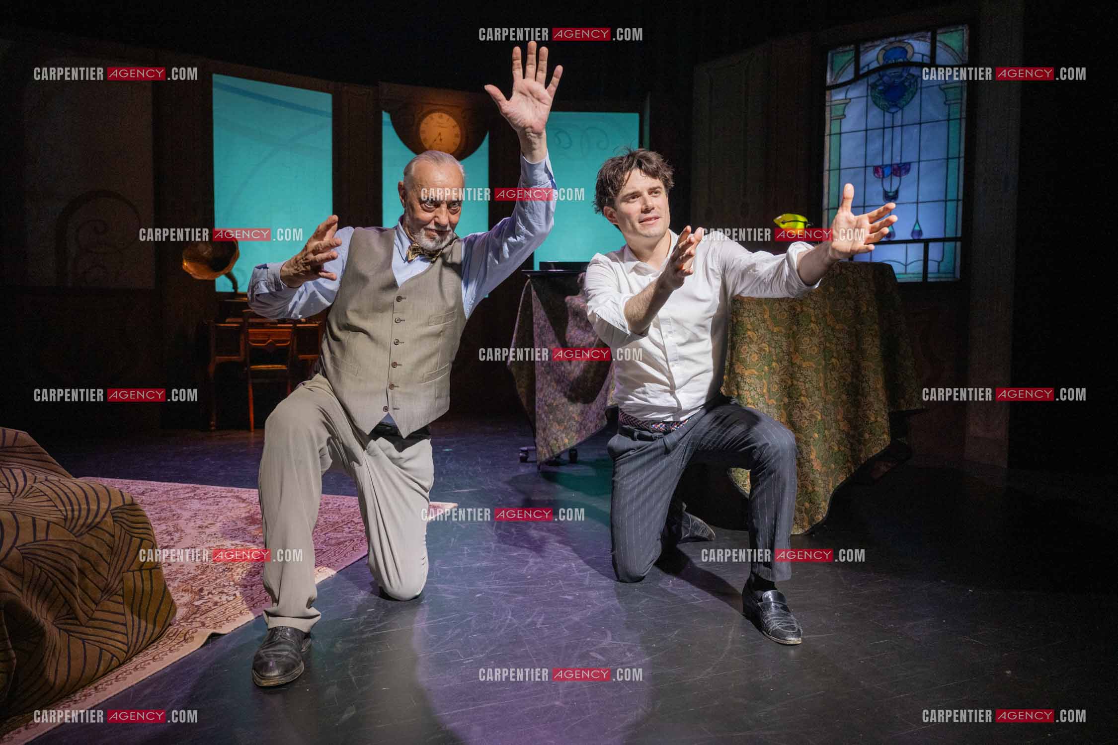 Filage de la pièce “ VIEILLES CHANSONS MALÉFIQUES “ au théâtre Le Chien Qui Fume à Avignon. Pièce interprétée par Tom Novembre et Nicolas Verdier. ( Exclusif )