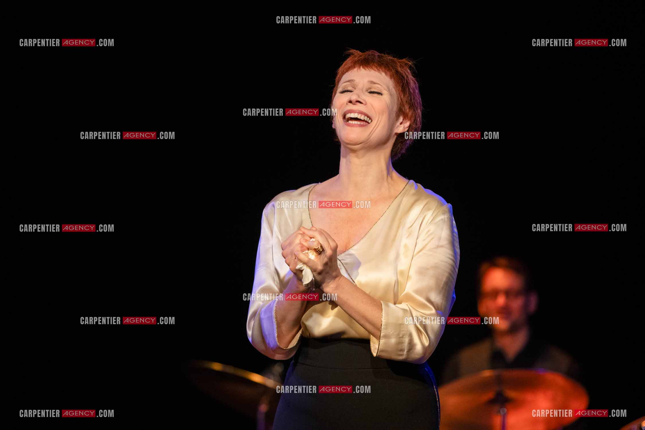 Spectacle musical racontant la vie de Monsieur Cole Porter. La chanteuse Isabelle Georges dans le rôle d'une Linda accompagnée d'un trio jazzy ( piano, contrebasse et batterie ).  ( Exclusif )