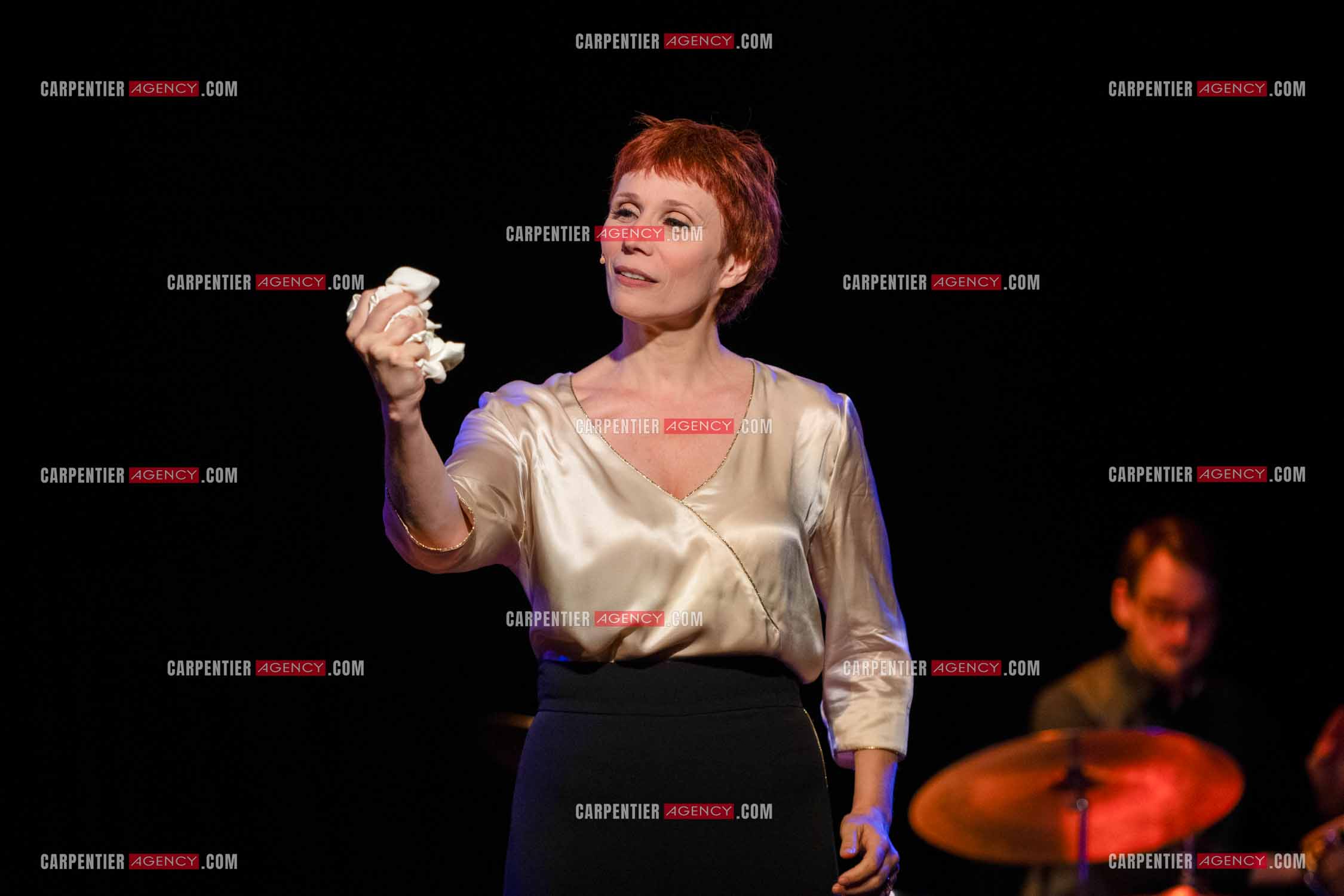 Spectacle musical racontant la vie de Monsieur Cole Porter. La chanteuse Isabelle Georges dans le rôle d'une Linda accompagnée d'un trio jazzy ( piano, contrebasse et batterie ).  ( Exclusif )