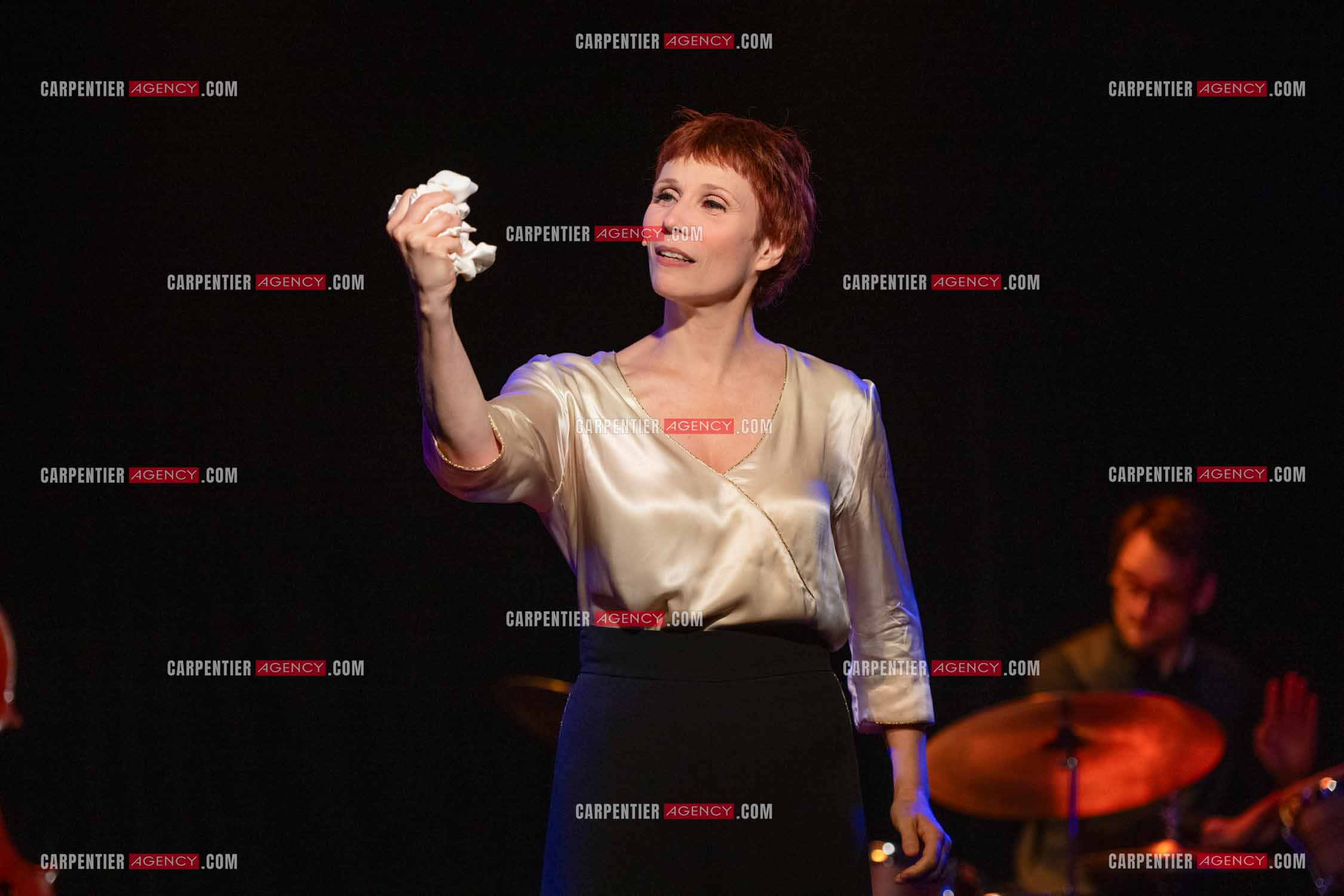 Spectacle musical racontant la vie de Monsieur Cole Porter. La chanteuse Isabelle Georges dans le rôle d'une Linda accompagnée d'un trio jazzy ( piano, contrebasse et batterie ).  ( Exclusif )