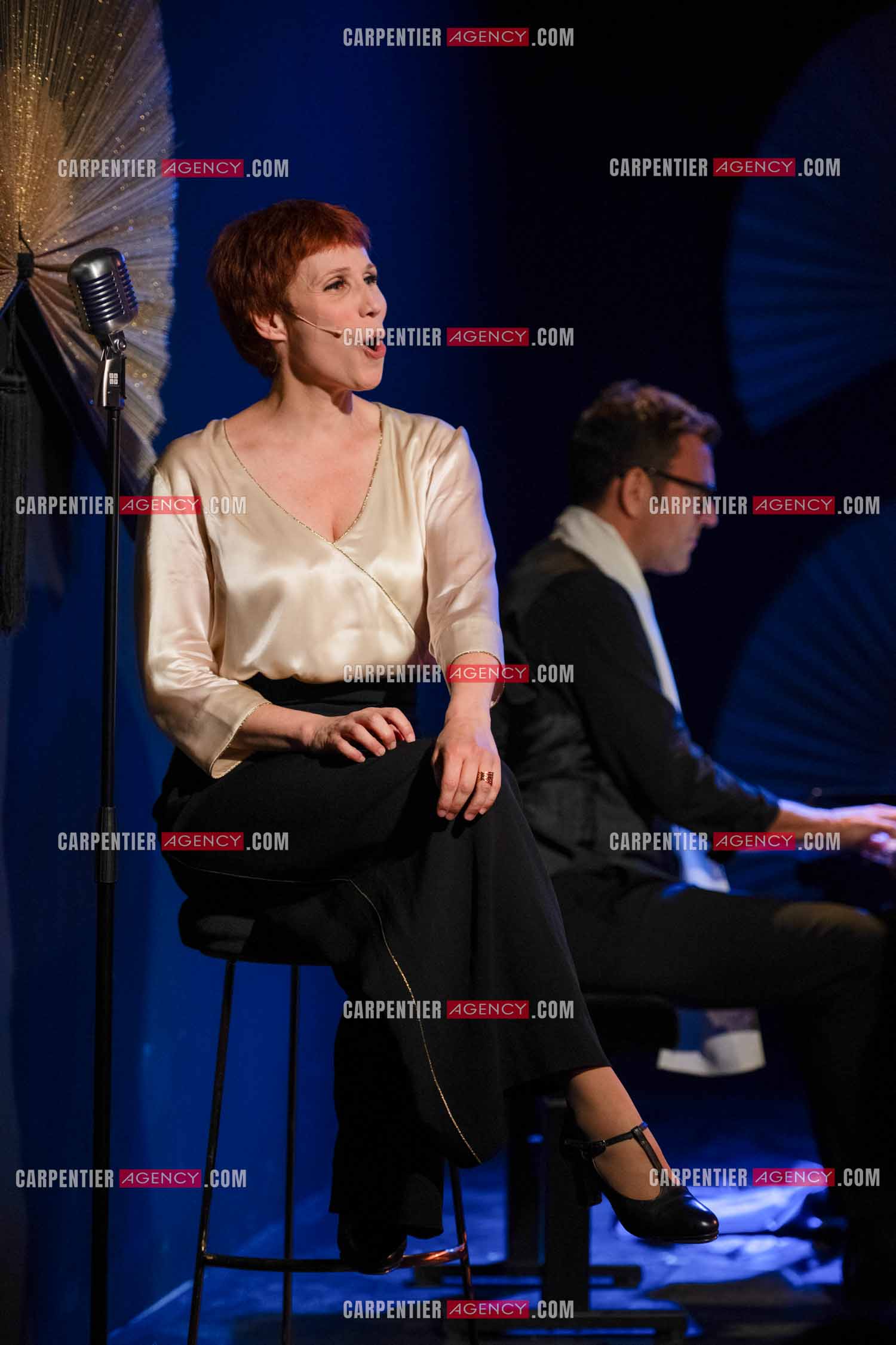 Spectacle musical racontant la vie de Monsieur Cole Porter. La chanteuse Isabelle Georges dans le rôle d'une Linda accompagnée d'un trio jazzy ( piano, contrebasse et batterie ).  ( Exclusif )