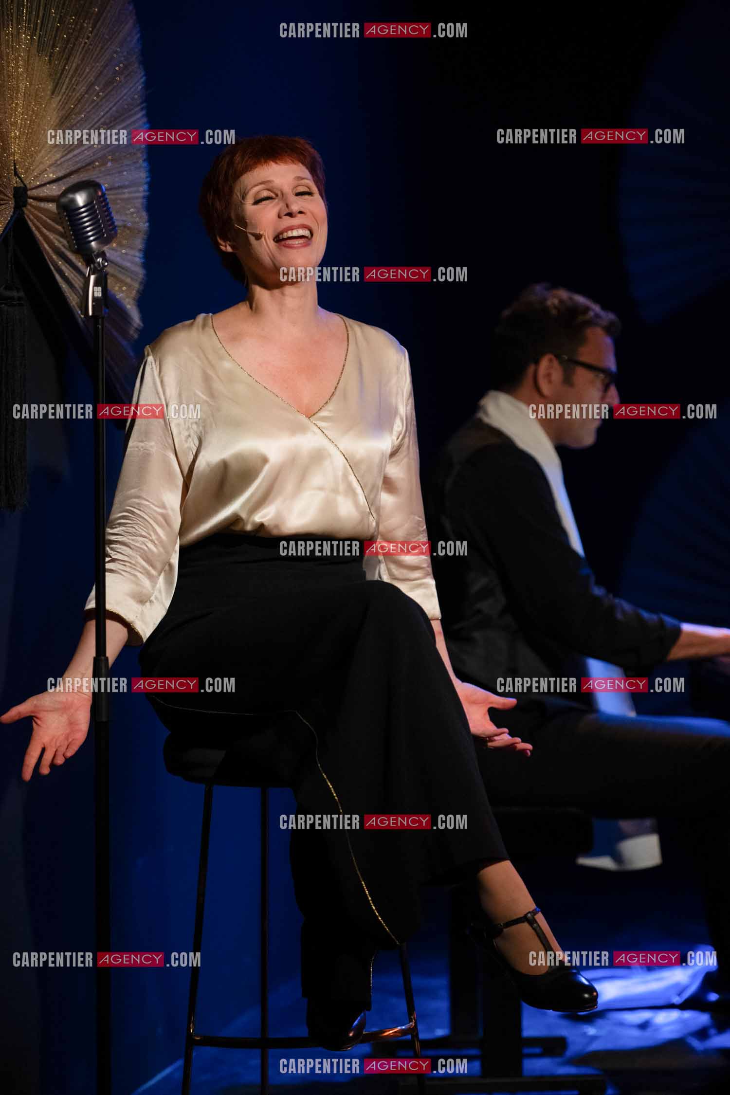 Spectacle musical racontant la vie de Monsieur Cole Porter. La chanteuse Isabelle Georges dans le rôle d'une Linda accompagnée d'un trio jazzy ( piano, contrebasse et batterie ).  ( Exclusif )