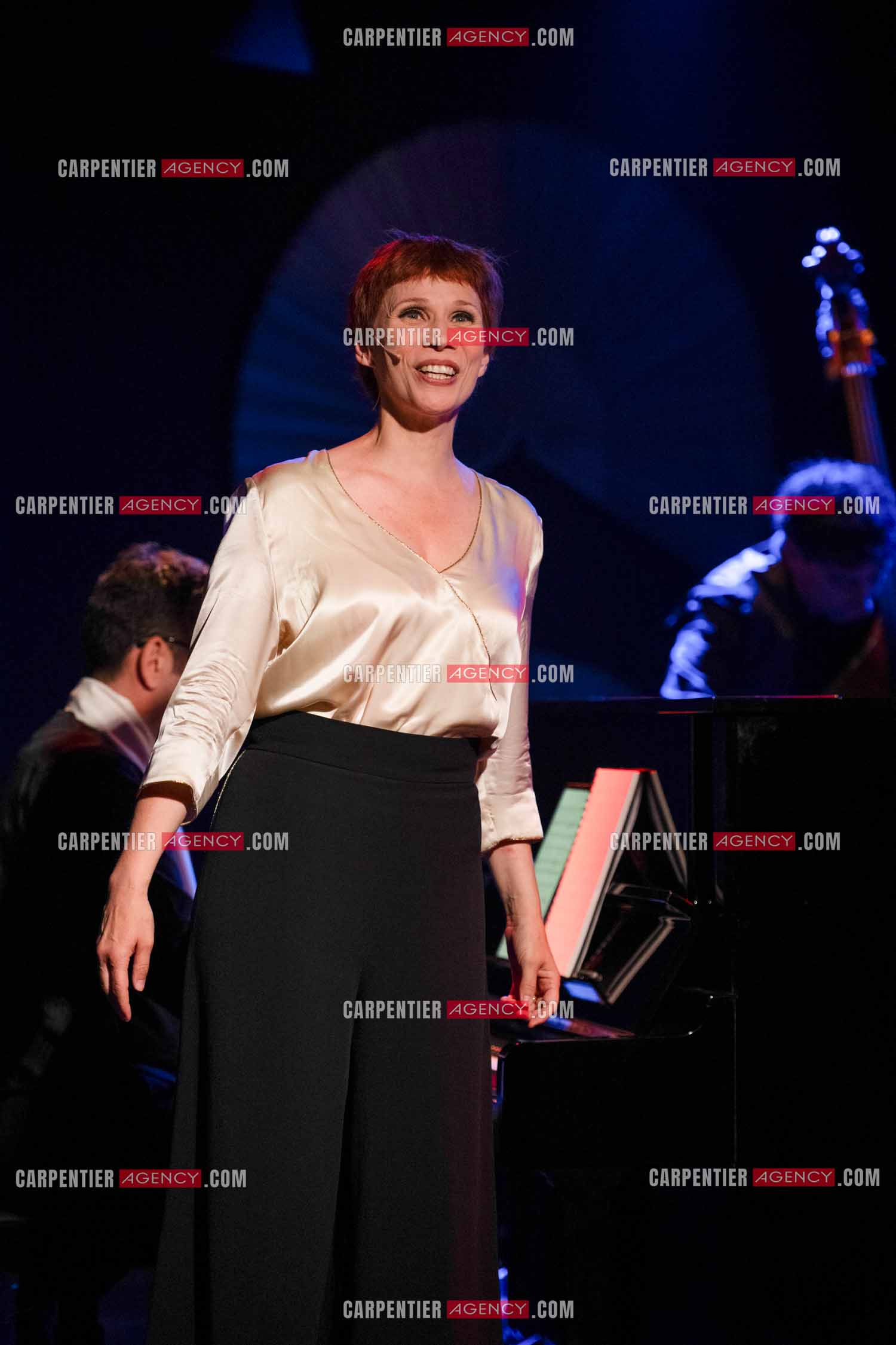 Spectacle musical racontant la vie de Monsieur Cole Porter. La chanteuse Isabelle Georges dans le rôle d'une Linda accompagnée d'un trio jazzy ( piano, contrebasse et batterie ).  ( Exclusif )