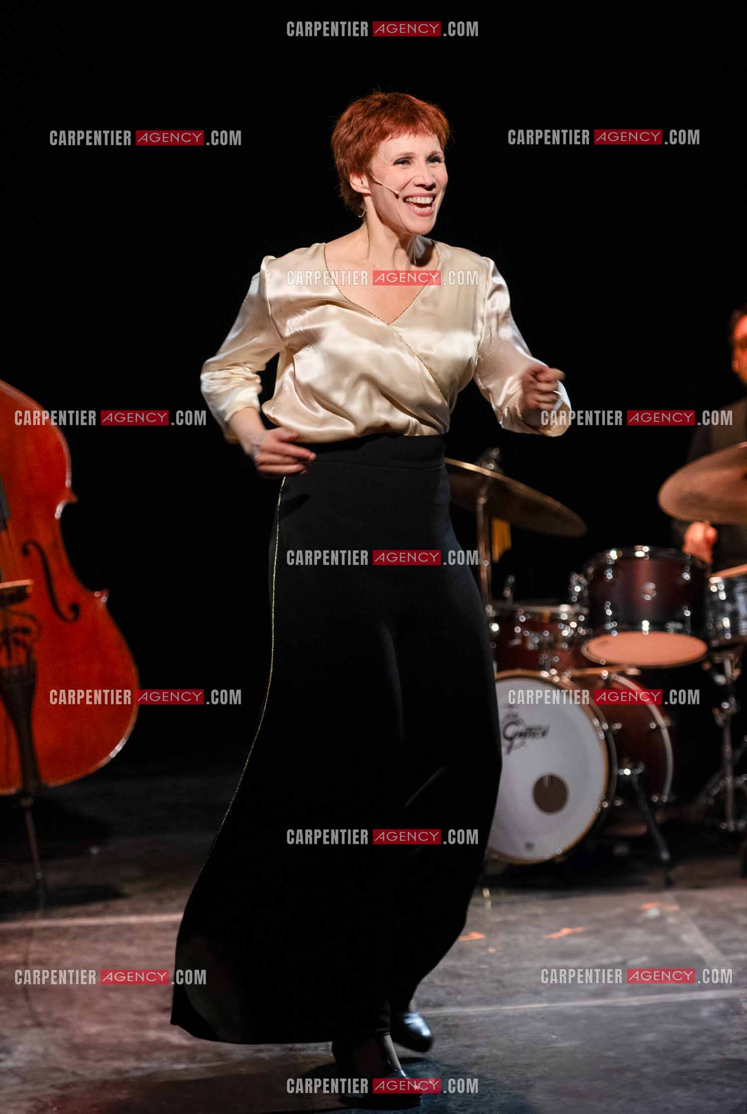 Spectacle musical racontant la vie de Monsieur Cole Porter. La chanteuse Isabelle Georges dans le rôle d'une Linda accompagnée d'un trio jazzy ( piano, contrebasse et batterie ).  ( Exclusif )
