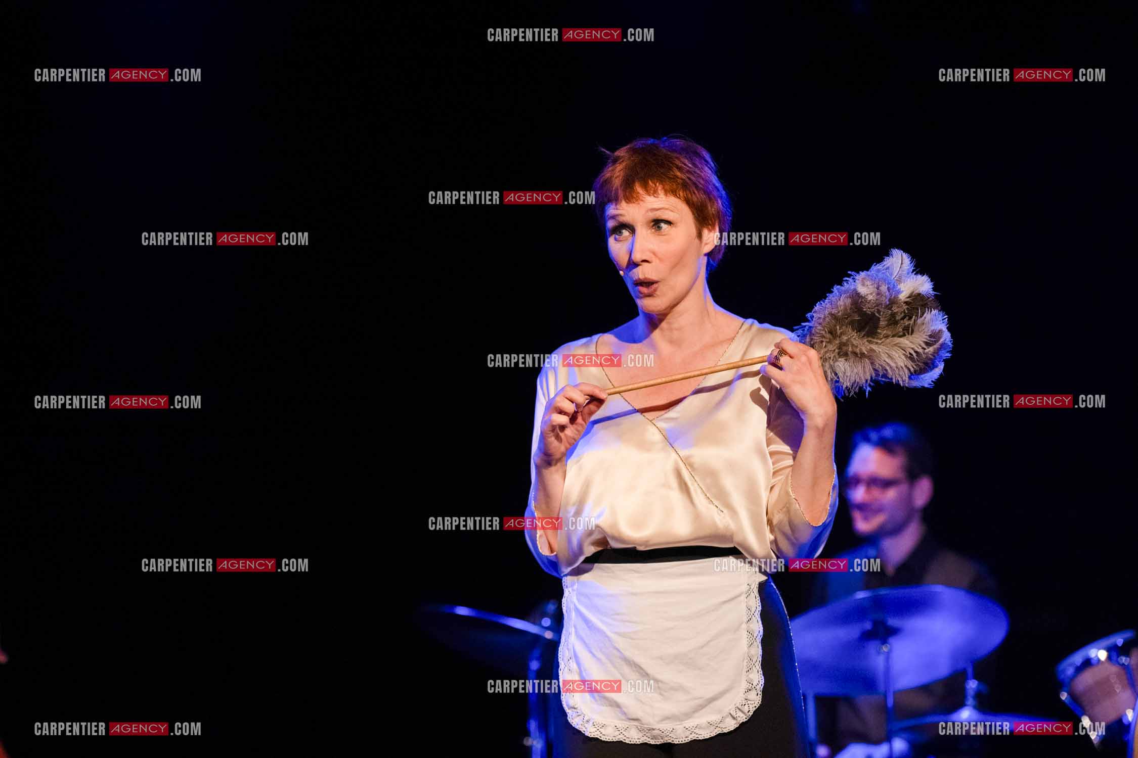 Spectacle musical racontant la vie de Monsieur Cole Porter. La chanteuse Isabelle Georges dans le rôle d'une Linda accompagnée d'un trio jazzy ( piano, contrebasse et batterie ).  ( Exclusif )