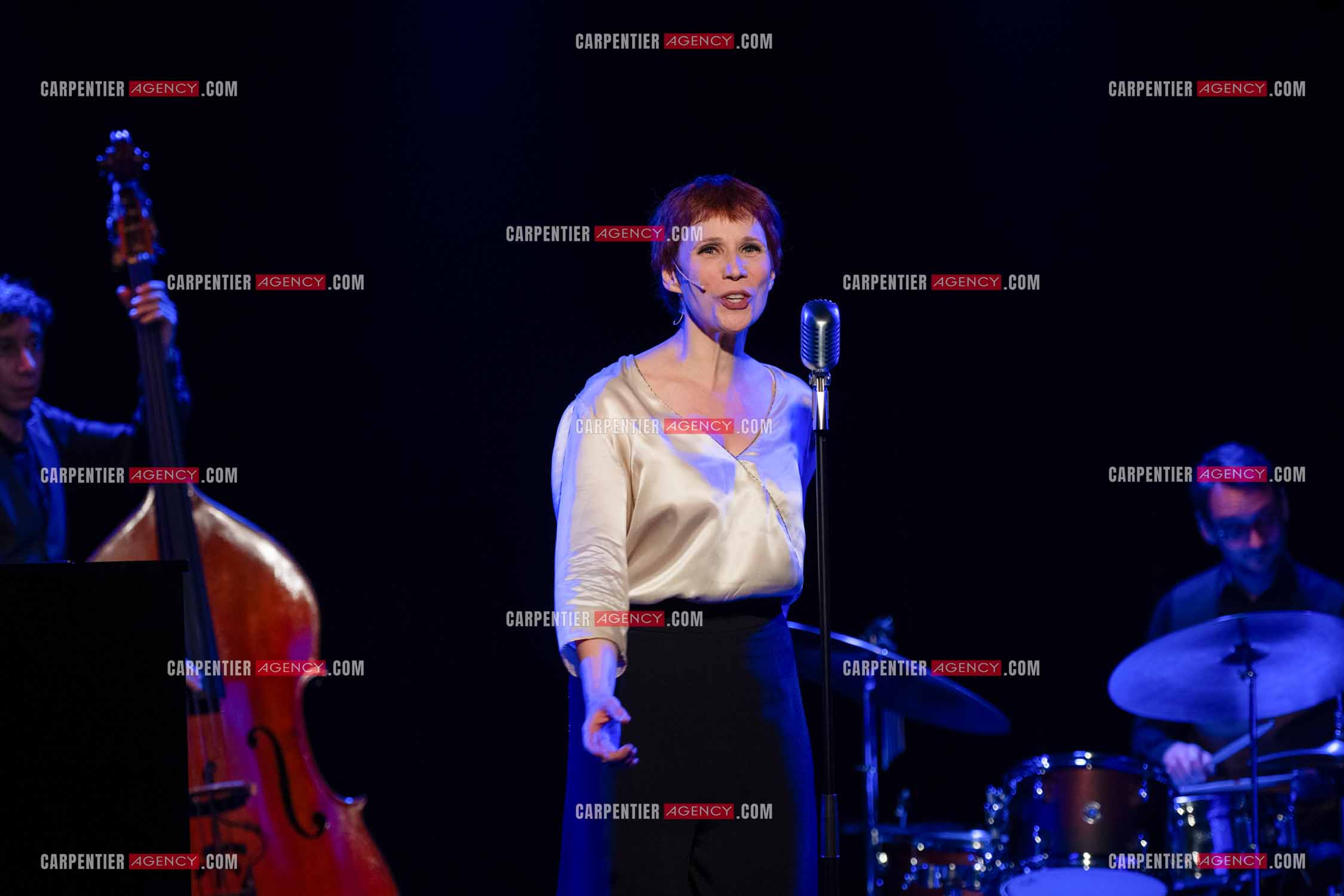 Spectacle musical racontant la vie de Monsieur Cole Porter. La chanteuse Isabelle Georges dans le rôle d'une Linda accompagnée d'un trio jazzy ( piano, contrebasse et batterie ).  ( Exclusif )