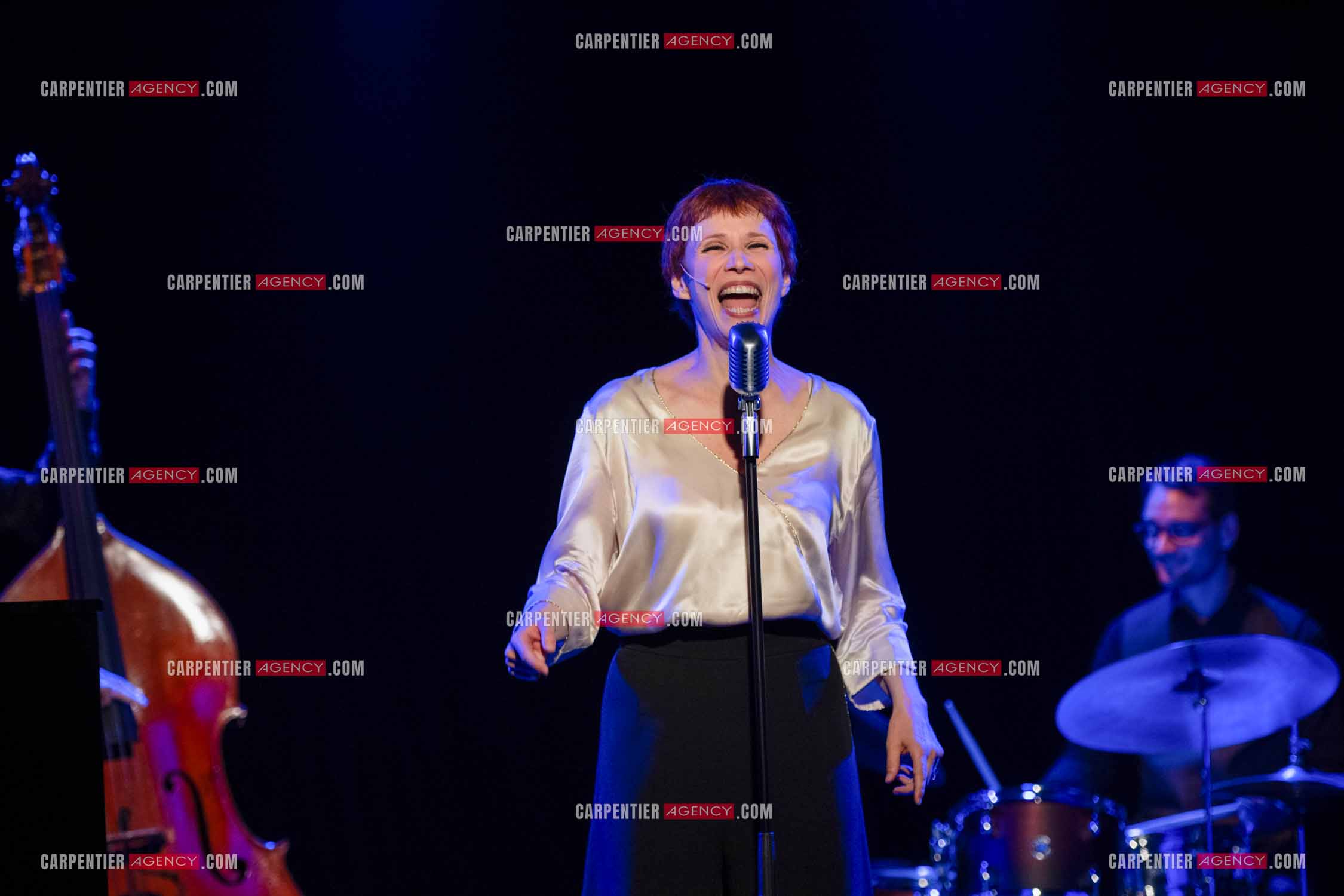 Spectacle musical racontant la vie de Monsieur Cole Porter. La chanteuse Isabelle Georges dans le rôle d'une Linda accompagnée d'un trio jazzy ( piano, contrebasse et batterie ).  ( Exclusif )