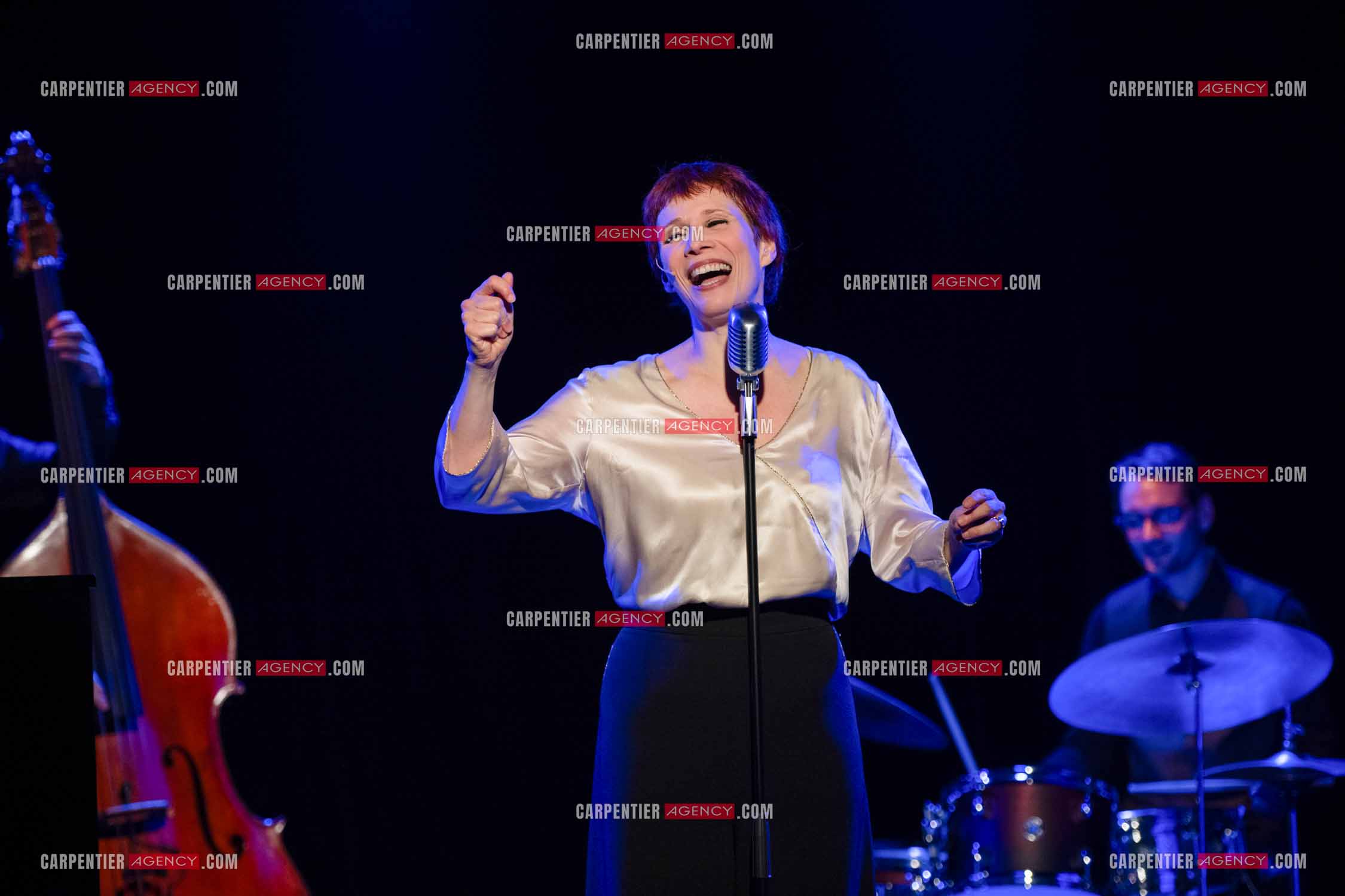 Spectacle musical racontant la vie de Monsieur Cole Porter. La chanteuse Isabelle Georges dans le rôle d'une Linda accompagnée d'un trio jazzy ( piano, contrebasse et batterie ).  ( Exclusif )