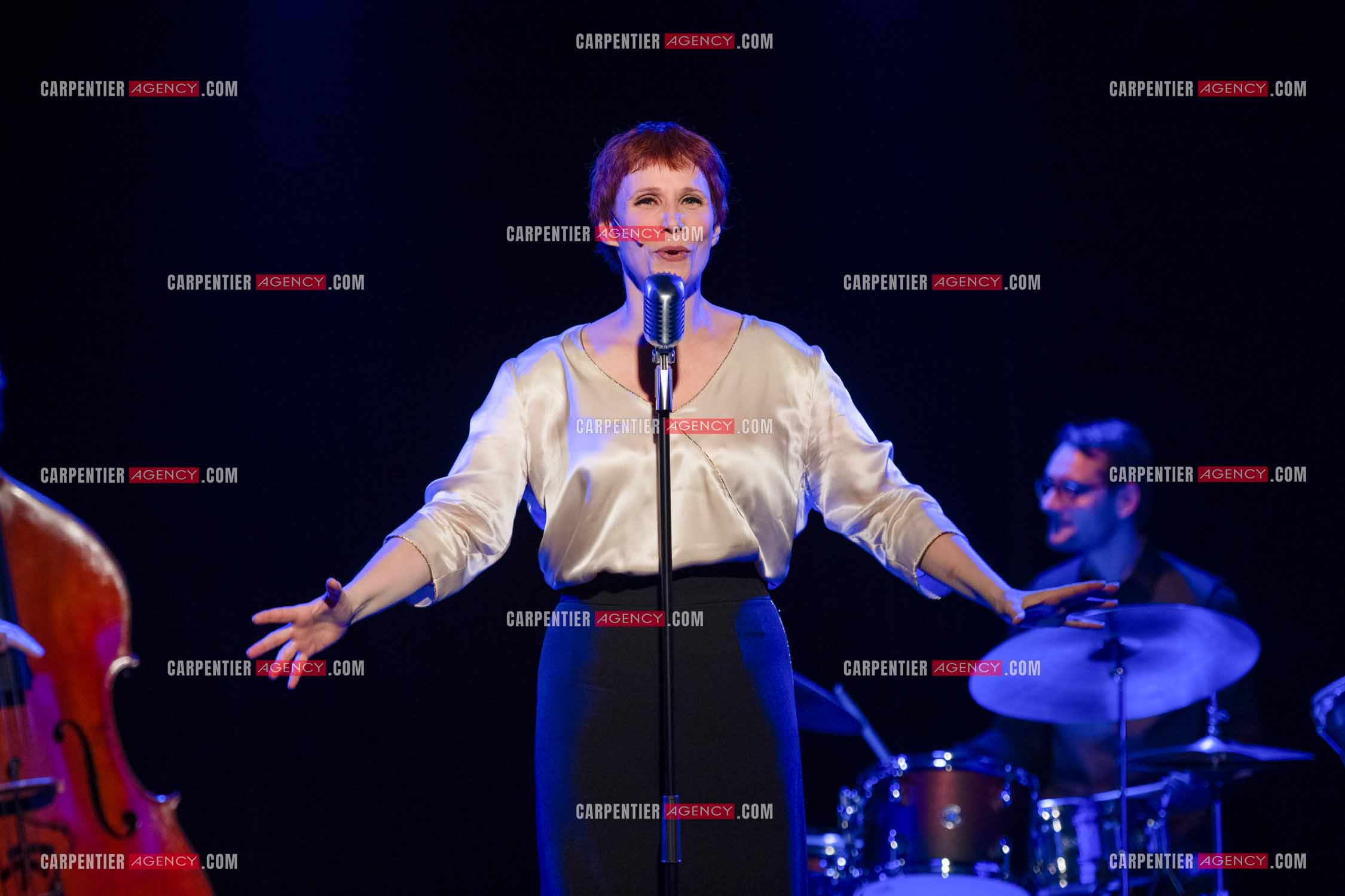 Spectacle musical racontant la vie de Monsieur Cole Porter. La chanteuse Isabelle Georges dans le rôle d'une Linda accompagnée d'un trio jazzy ( piano, contrebasse et batterie ).  ( Exclusif )