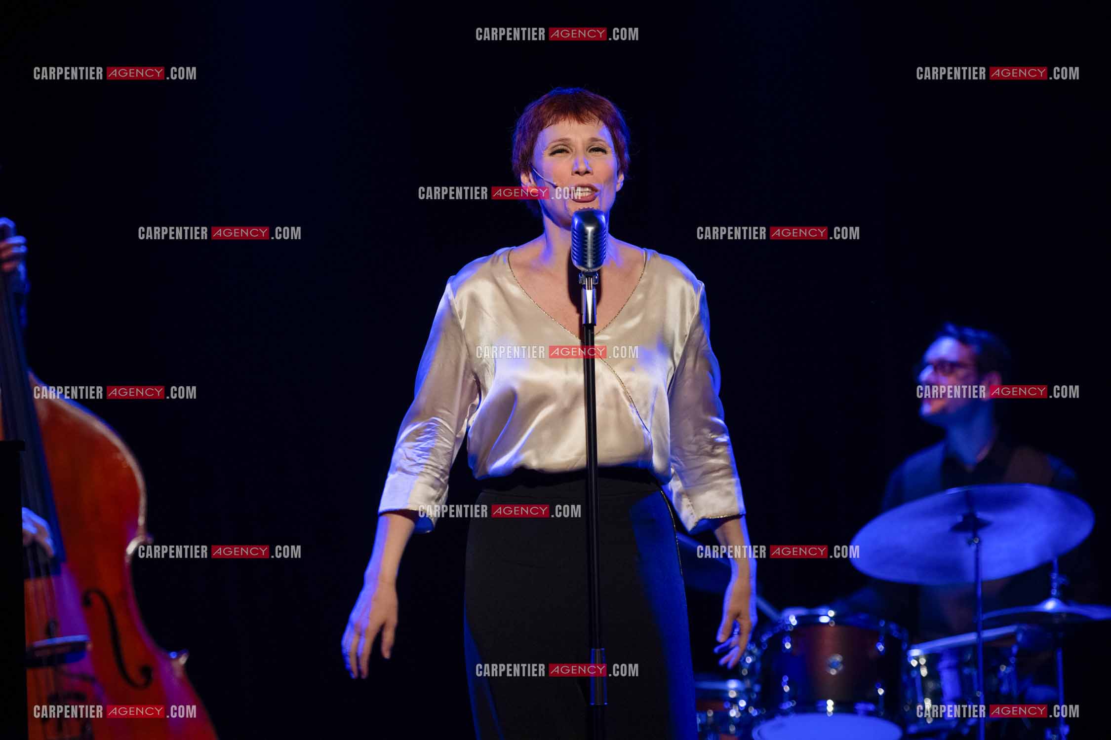 Spectacle musical racontant la vie de Monsieur Cole Porter. La chanteuse Isabelle Georges dans le rôle d'une Linda accompagnée d'un trio jazzy ( piano, contrebasse et batterie ).  ( Exclusif )