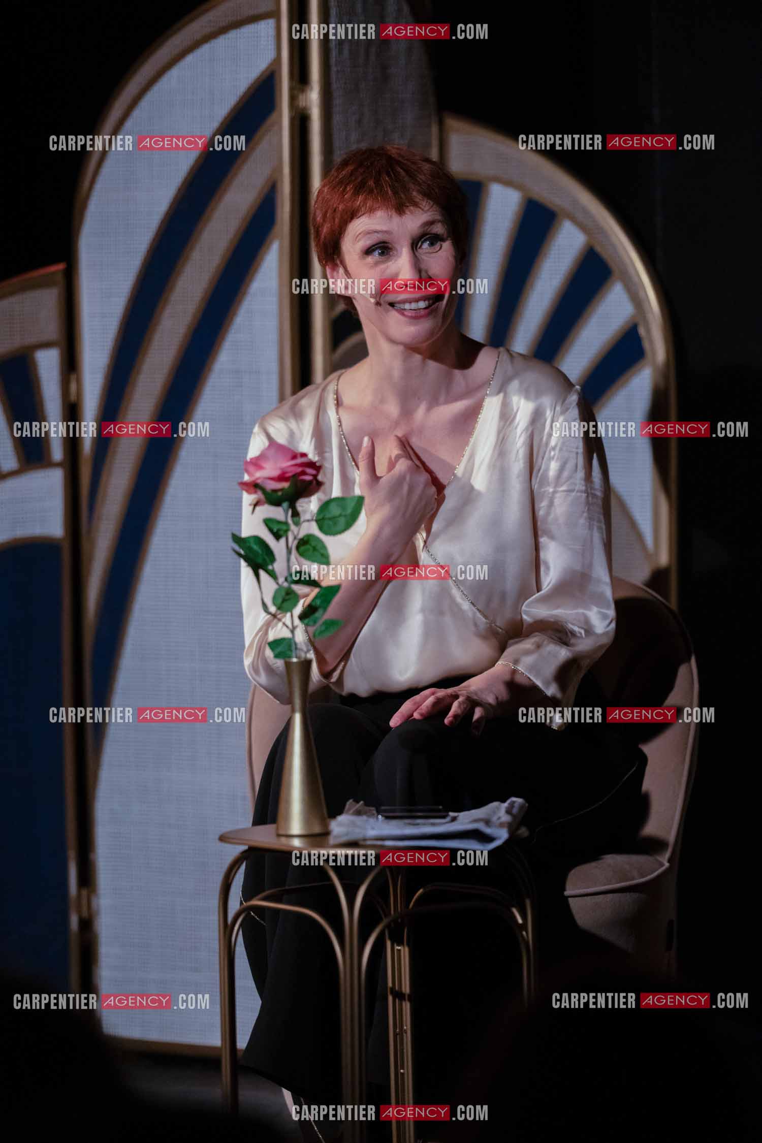 Spectacle musical racontant la vie de Monsieur Cole Porter. La chanteuse Isabelle Georges dans le rôle d'une Linda accompagnée d'un trio jazzy ( piano, contrebasse et batterie ).  ( Exclusif )