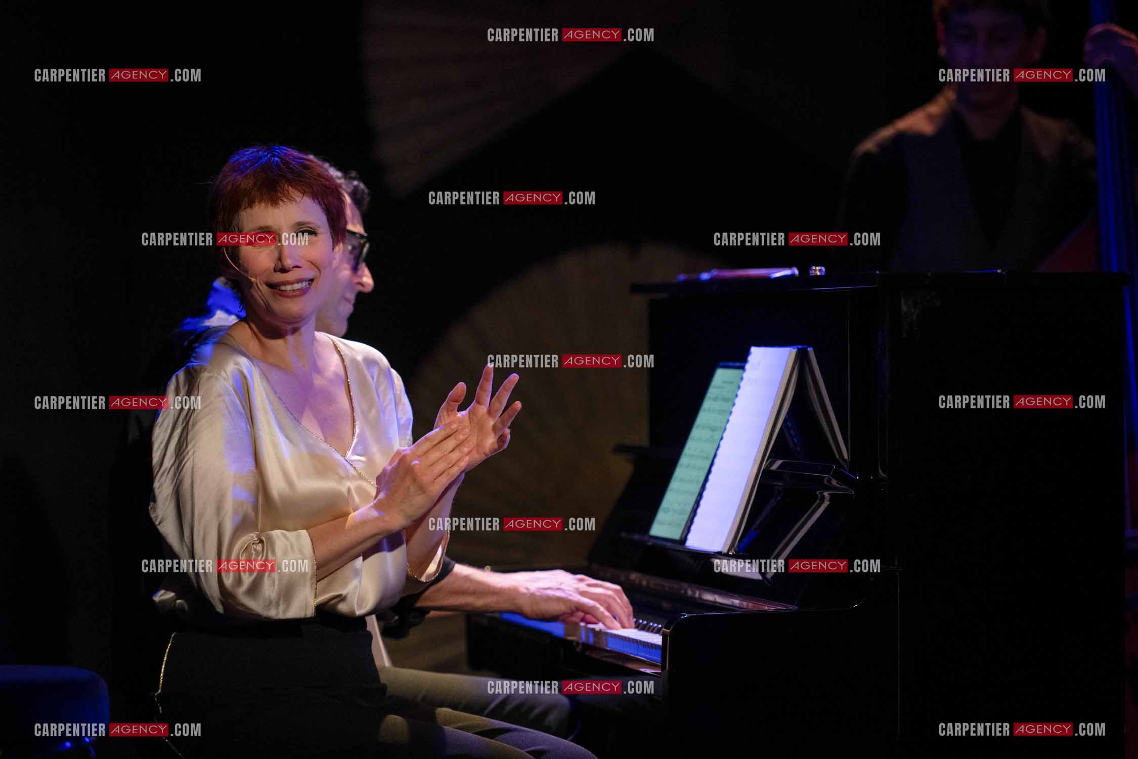 Spectacle musical racontant la vie de Monsieur Cole Porter. La chanteuse Isabelle Georges dans le rôle d'une Linda accompagnée d'un trio jazzy ( piano, contrebasse et batterie ).  ( Exclusif )