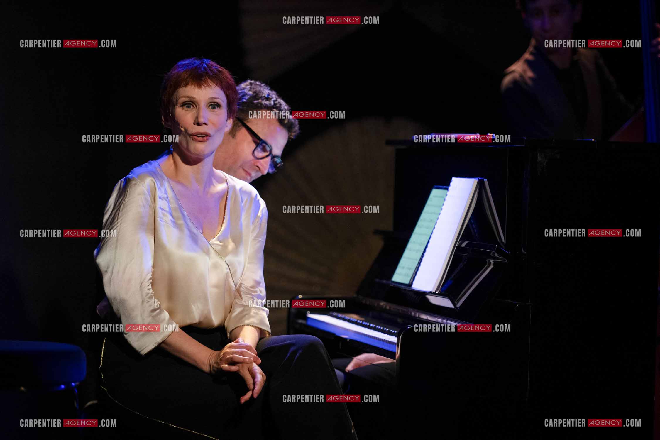 Spectacle musical racontant la vie de Monsieur Cole Porter. La chanteuse Isabelle Georges dans le rôle d'une Linda accompagnée d'un trio jazzy ( piano, contrebasse et batterie ).  ( Exclusif )