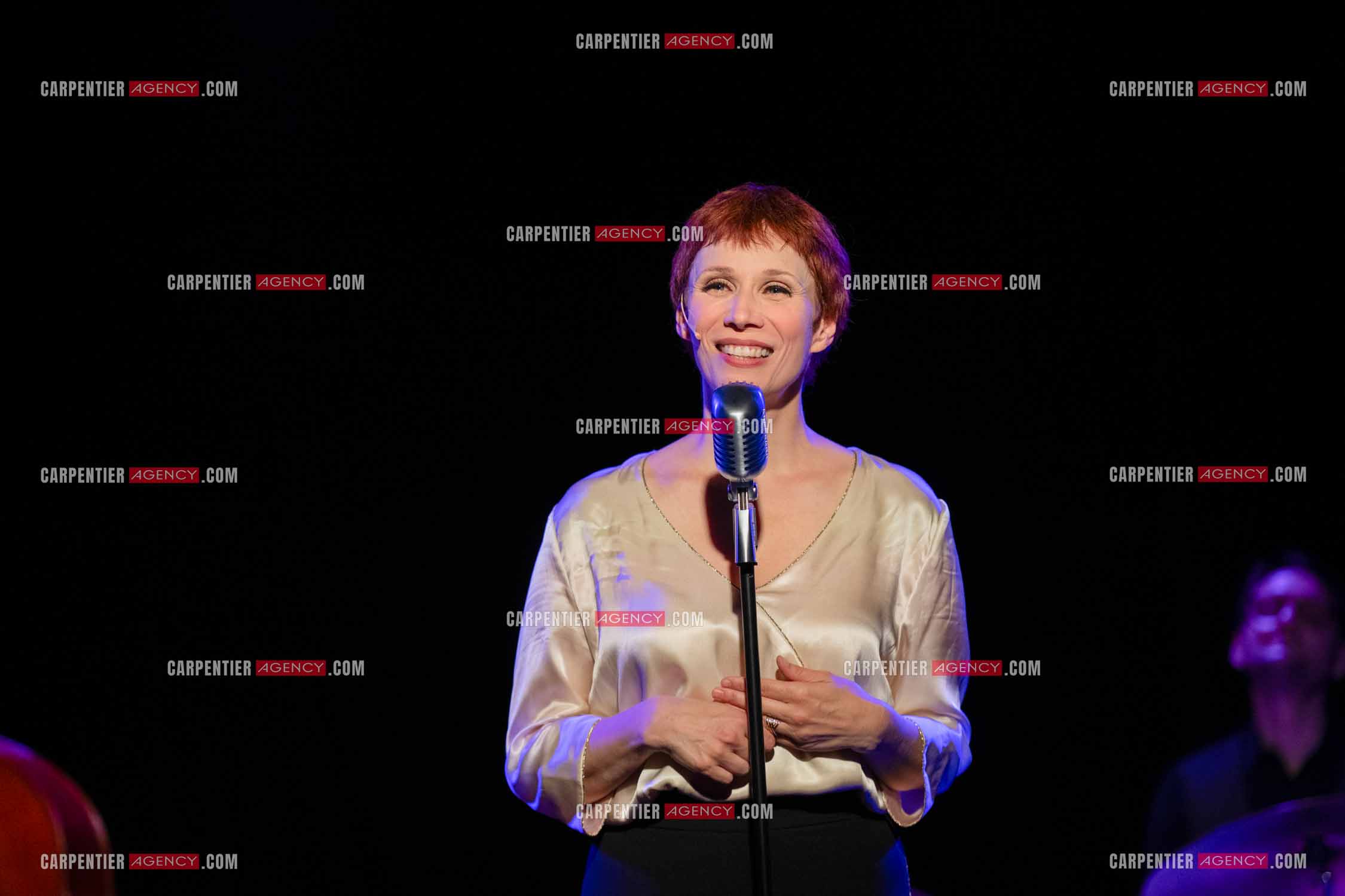 Spectacle musical racontant la vie de Monsieur Cole Porter. La chanteuse Isabelle Georges dans le rôle d'une Linda accompagnée d'un trio jazzy ( piano, contrebasse et batterie ).  ( Exclusif )