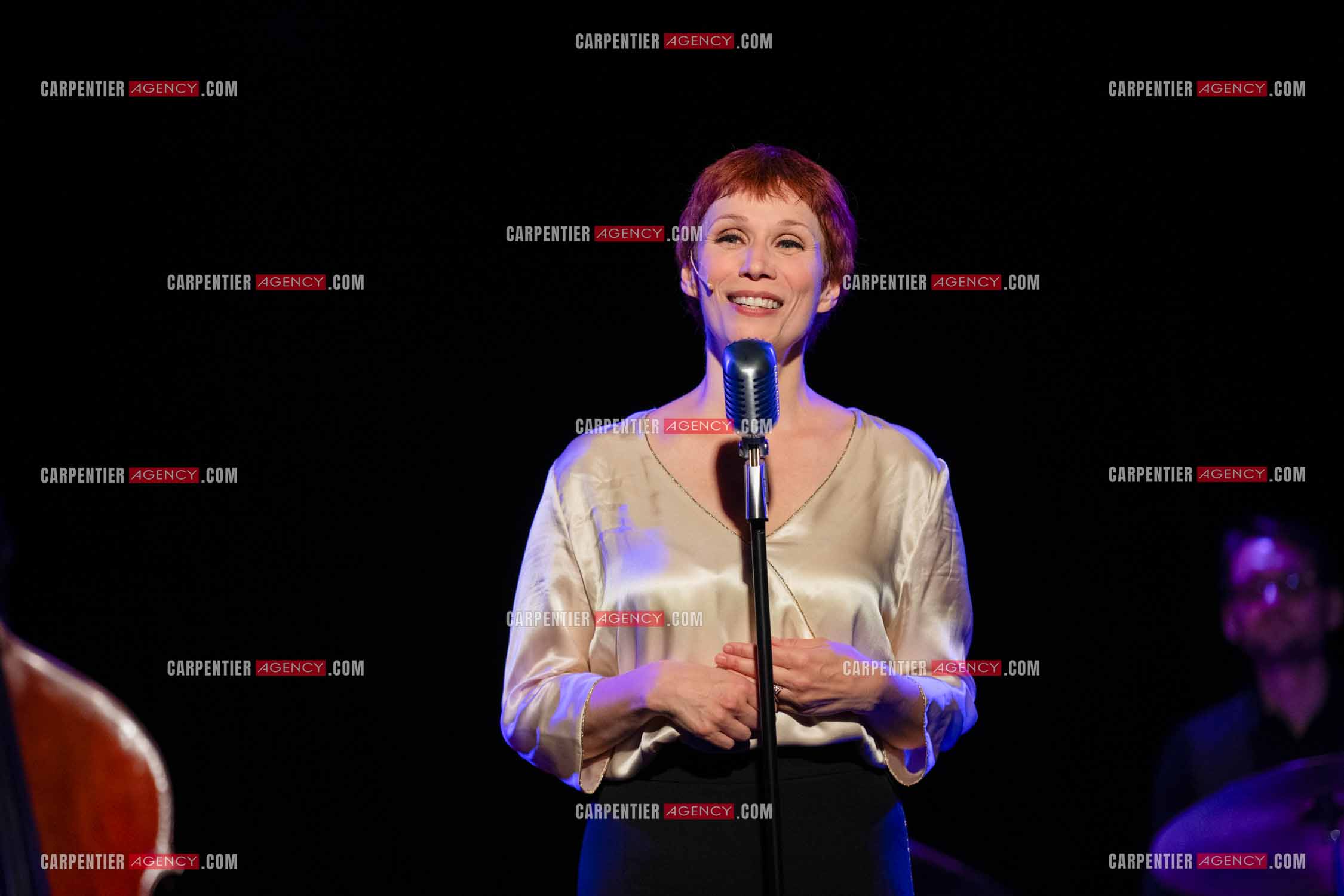Spectacle musical racontant la vie de Monsieur Cole Porter. La chanteuse Isabelle Georges dans le rôle d'une Linda accompagnée d'un trio jazzy ( piano, contrebasse et batterie ).  ( Exclusif )