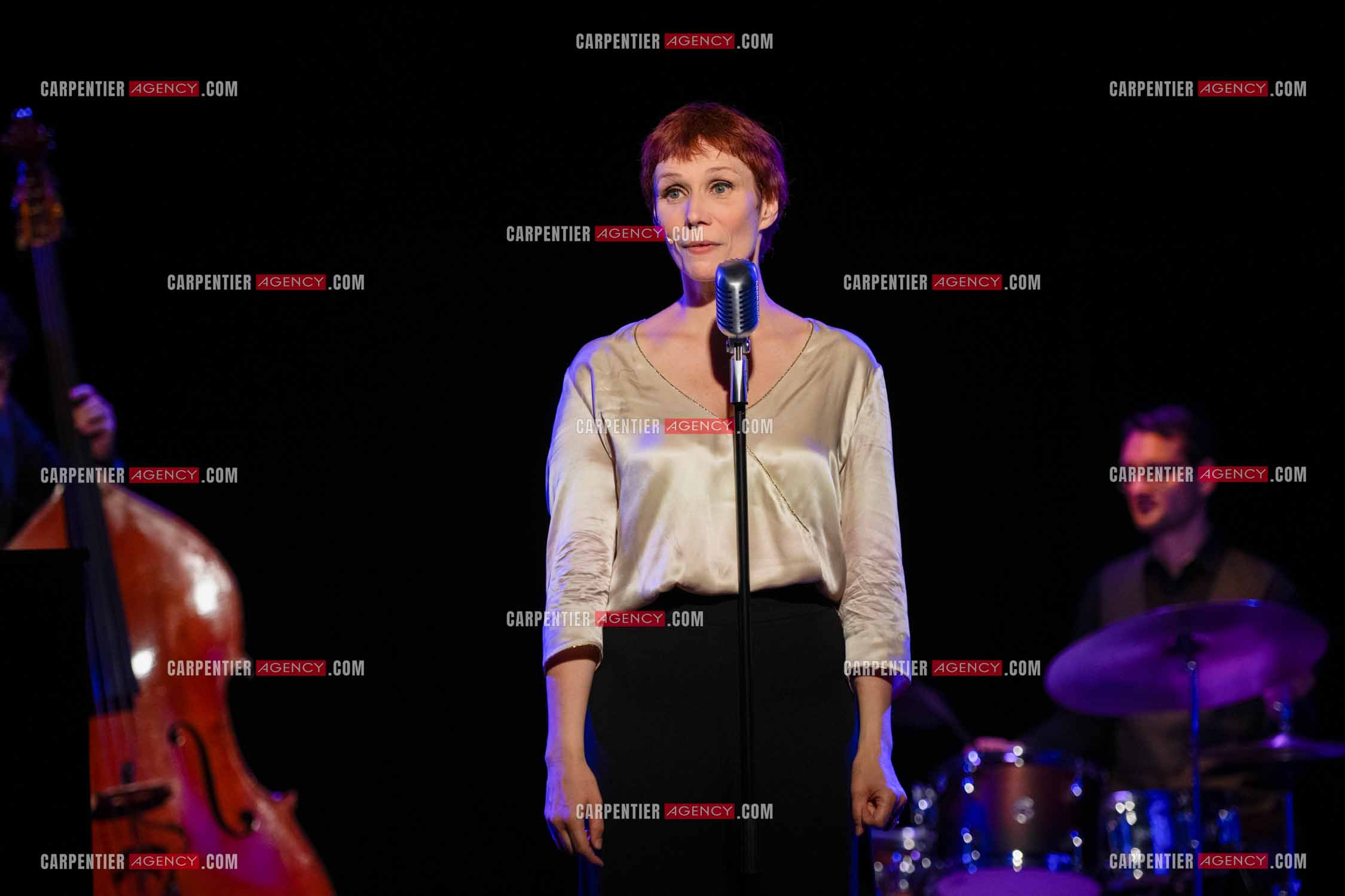 Spectacle musical racontant la vie de Monsieur Cole Porter. La chanteuse Isabelle Georges dans le rôle d'une Linda accompagnée d'un trio jazzy ( piano, contrebasse et batterie ).  ( Exclusif )