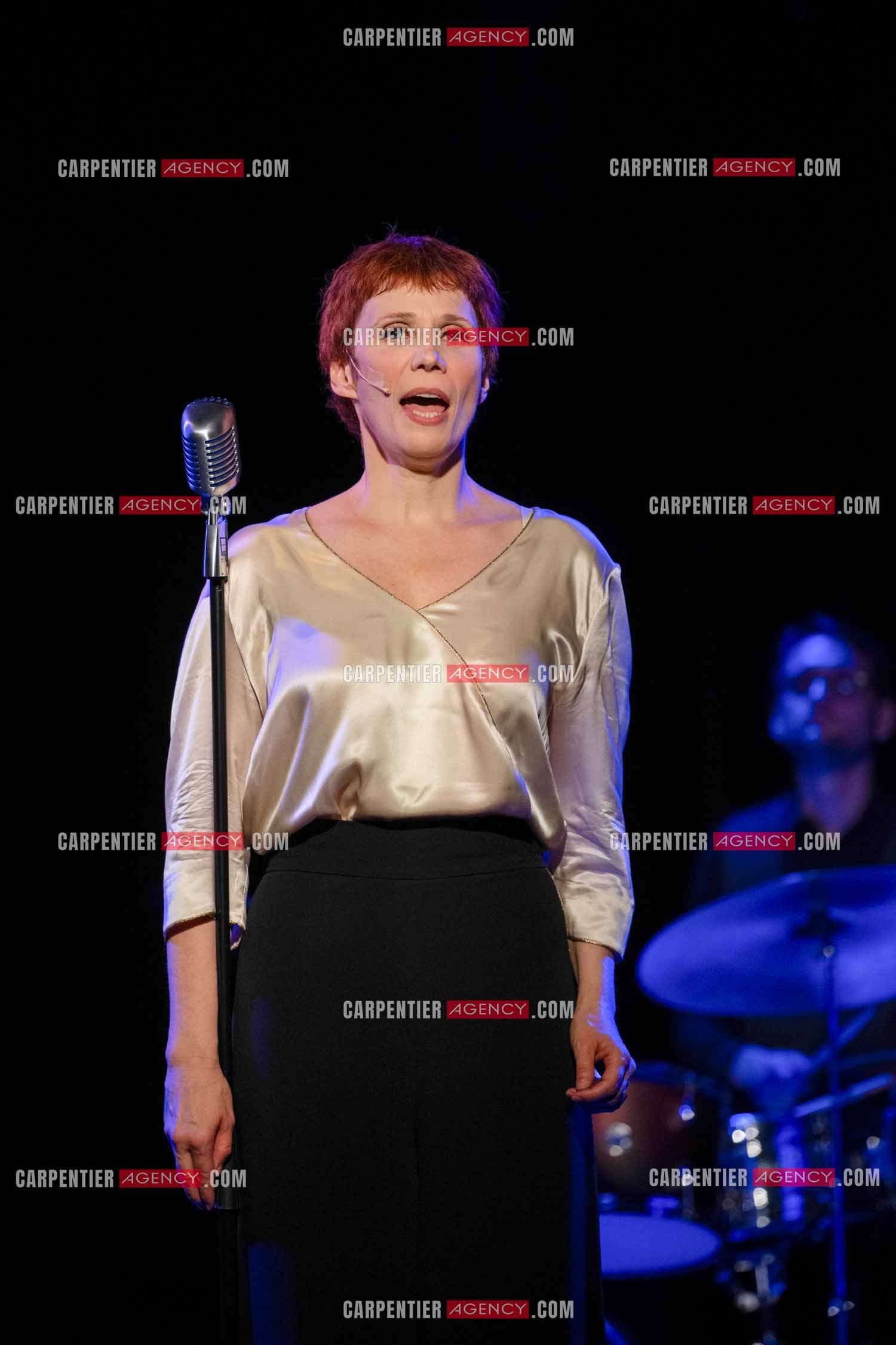 Spectacle musical racontant la vie de Monsieur Cole Porter. La chanteuse Isabelle Georges dans le rôle d'une Linda accompagnée d'un trio jazzy ( piano, contrebasse et batterie ).  ( Exclusif )