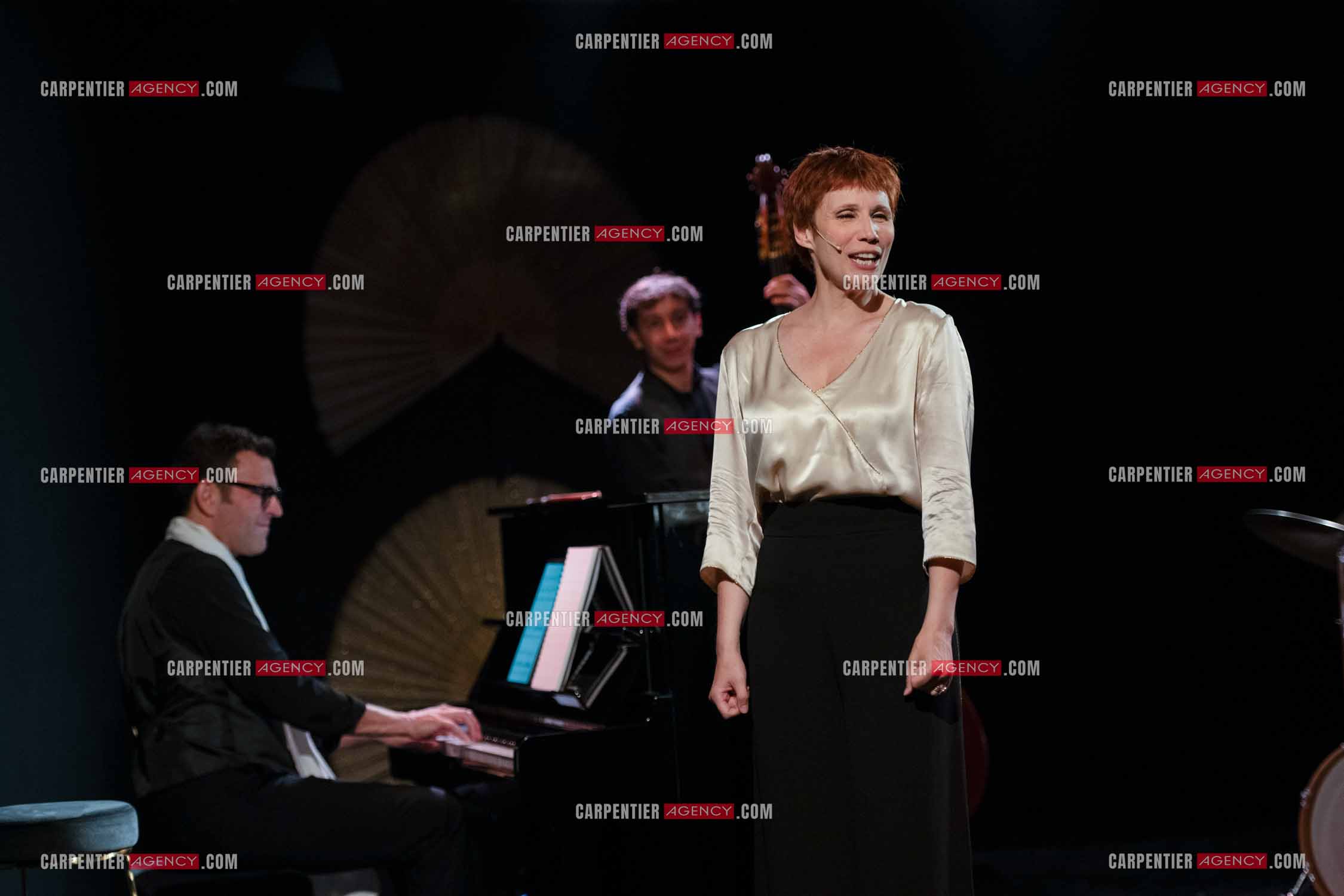 Spectacle musical racontant la vie de Monsieur Cole Porter. La chanteuse Isabelle Georges dans le rôle d'une Linda accompagnée d'un trio jazzy ( piano, contrebasse et batterie ).  ( Exclusif )