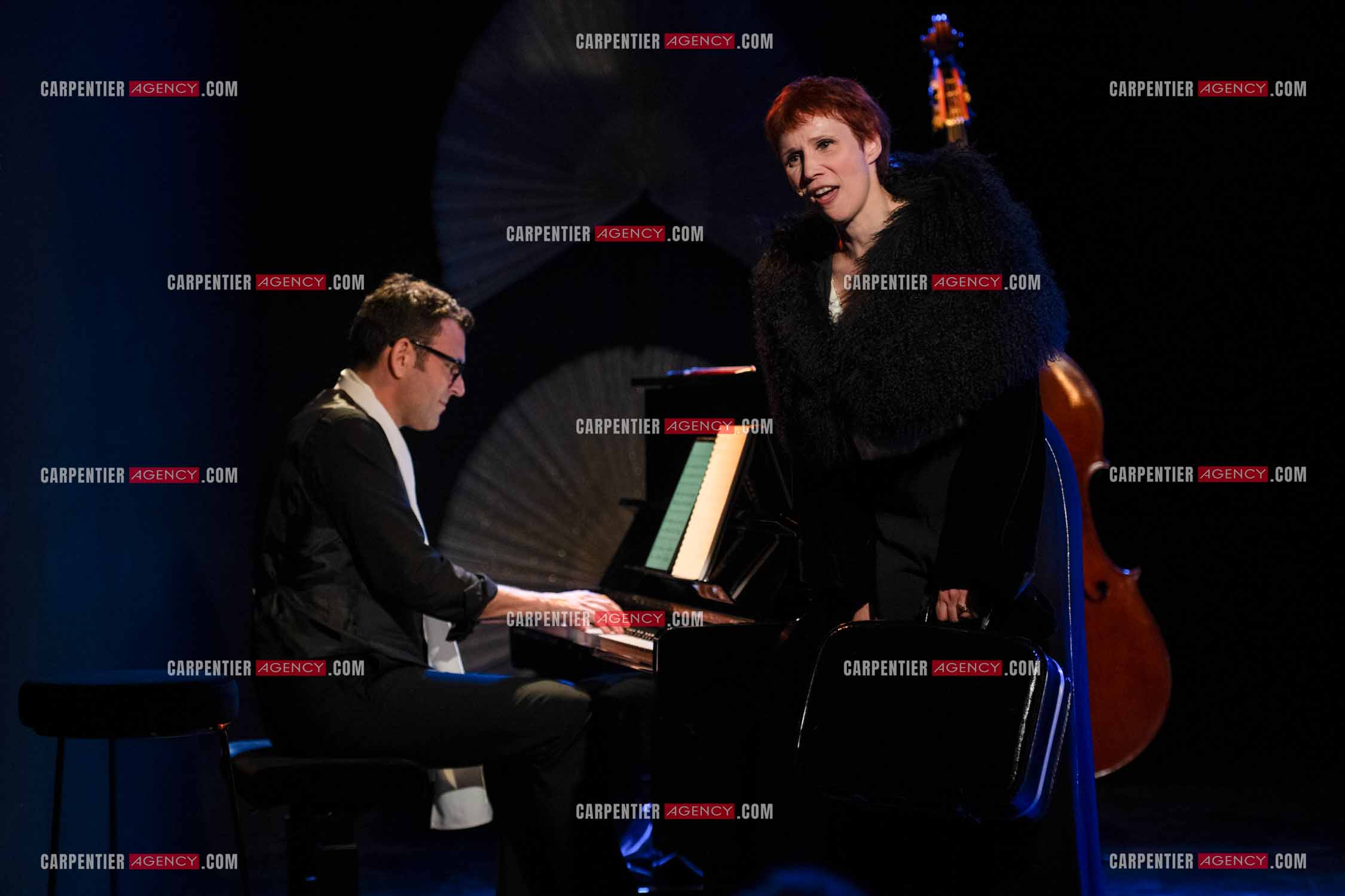 Spectacle musical racontant la vie de Monsieur Cole Porter. La chanteuse Isabelle Georges dans le rôle d'une Linda accompagnée d'un trio jazzy ( piano, contrebasse et batterie ).  ( Exclusif )