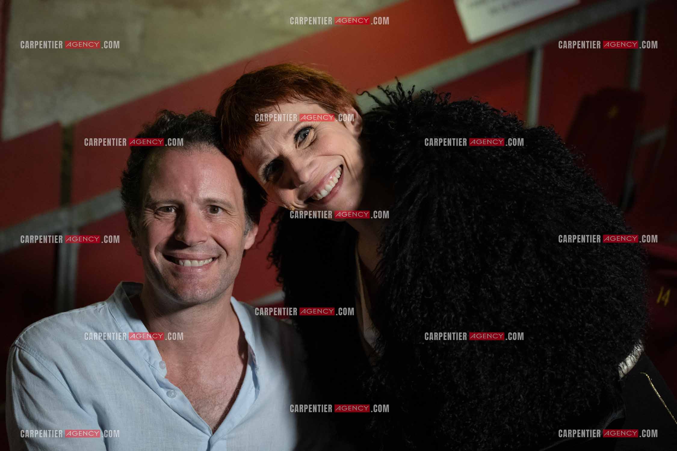 Spectacle musical racontant la vie de Monsieur Cole Porter. La chanteuse Isabelle Georges dans le rôle d'une Linda accompagnée d'un trio jazzy ( piano, contrebasse et batterie ). Le metteur en scène Tristan Petitgirard et Isabelle Georges. ( Exclusif )