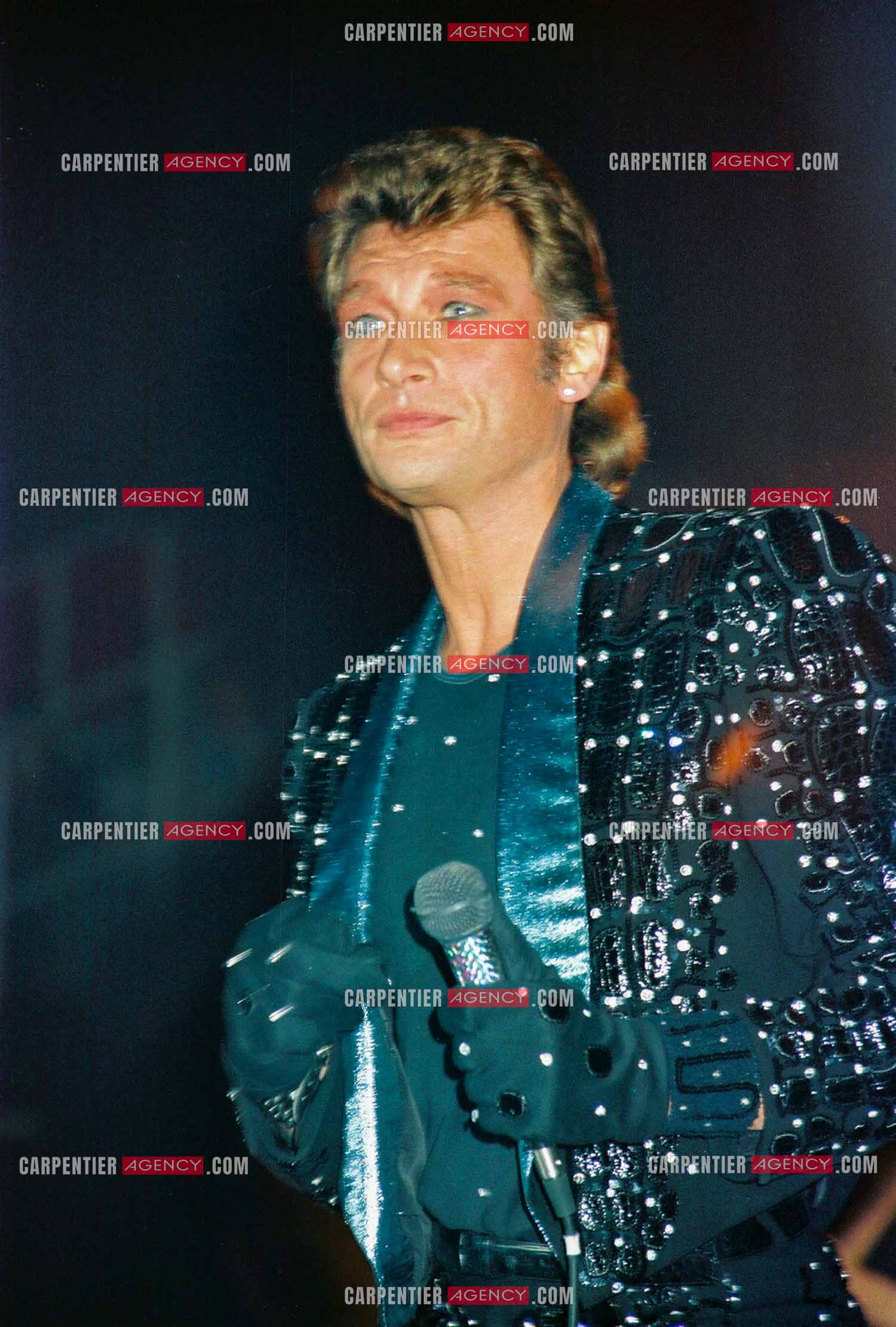 Le chanteur Johnny Hallyday en concert au Zénith de Paris du 26 octobre 1984 au 8 janvier 1985.  ( Exclusif )