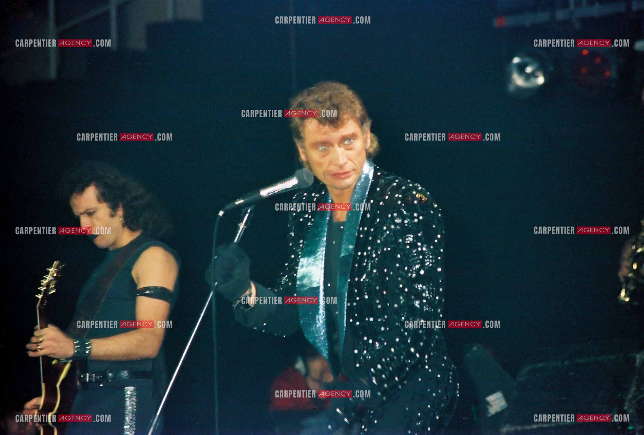 Le chanteur Johnny Hallyday en concert au Zénith de Paris du 26 octobre 1984 au 8 janvier 1985.  ( Exclusif )