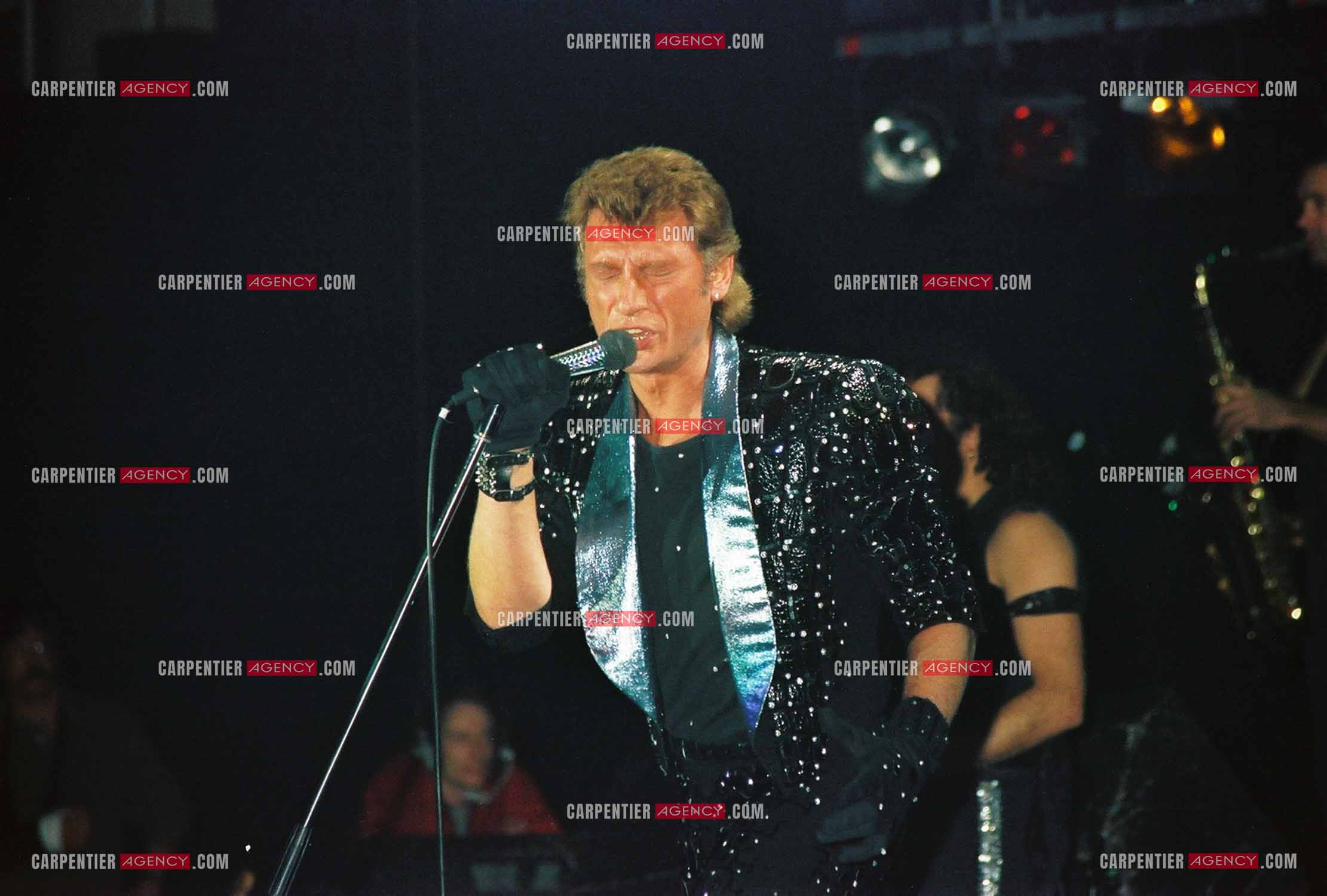 Le chanteur Johnny Hallyday en concert au Zénith de Paris du 26 octobre 1984 au 8 janvier 1985.  ( Exclusif )