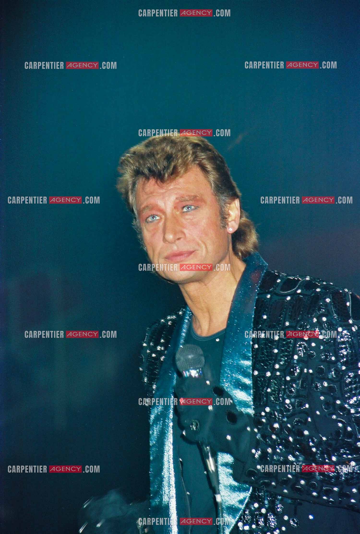 Le chanteur Johnny Hallyday en concert au Zénith de Paris du 26 octobre 1984 au 8 janvier 1985.  ( Exclusif )