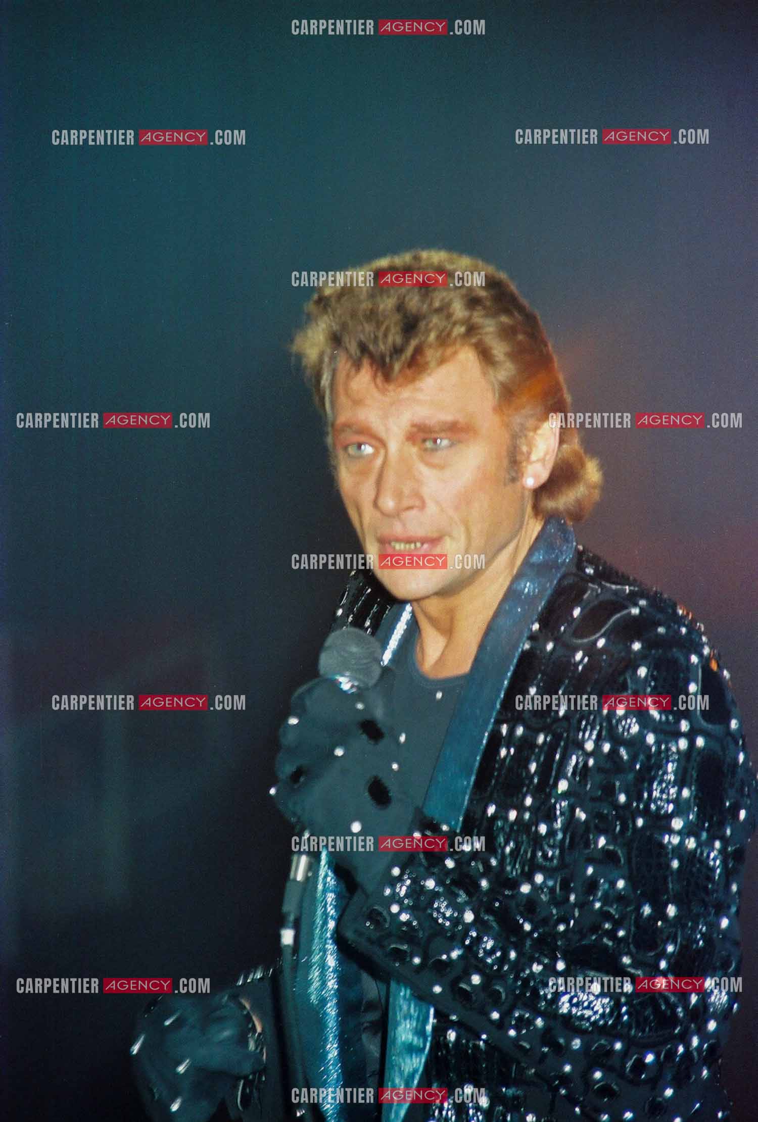 Le chanteur Johnny Hallyday en concert au Zénith de Paris du 26 octobre 1984 au 8 janvier 1985.  ( Exclusif )