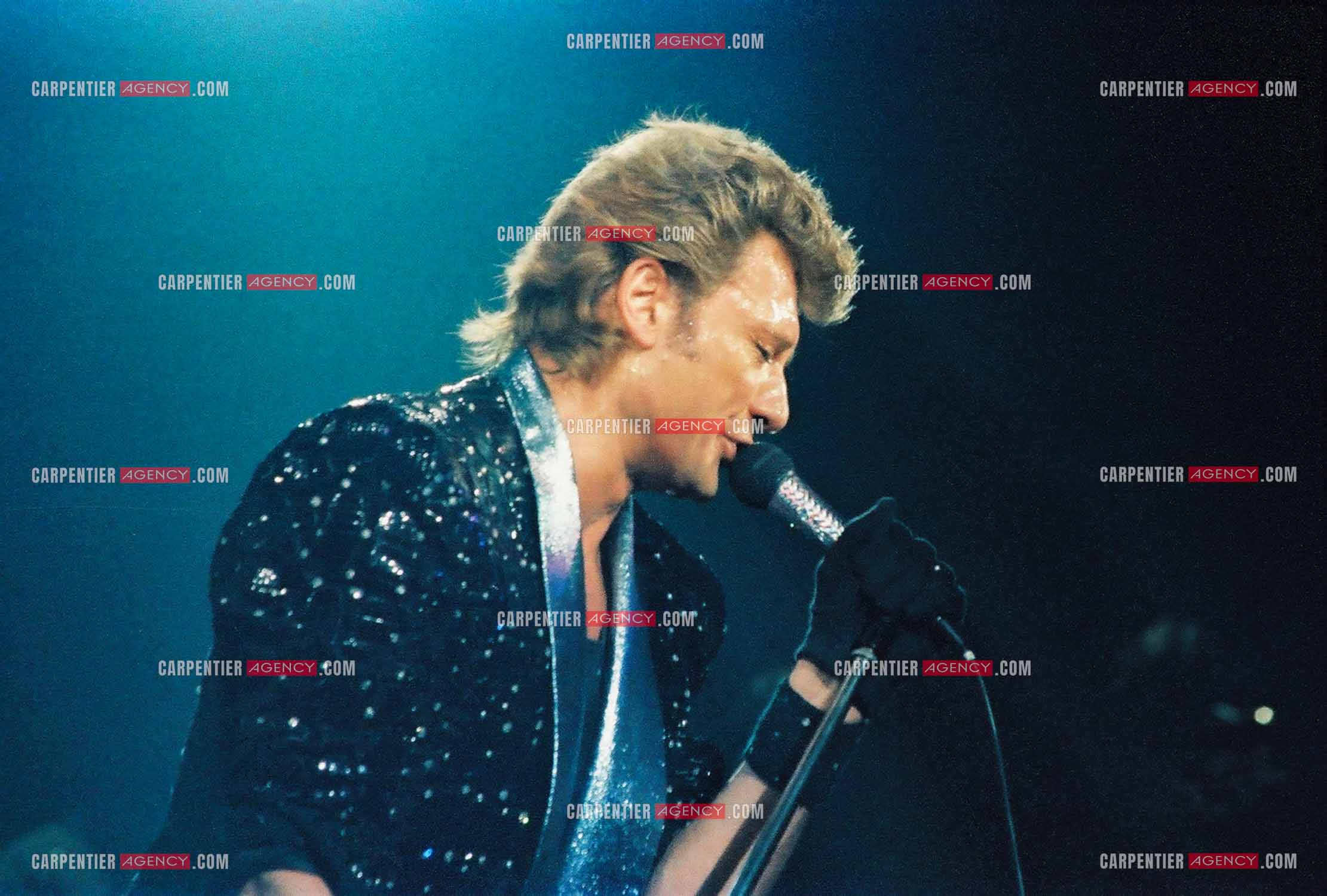 Le chanteur Johnny Hallyday en concert au Zénith de Paris du 26 octobre 1984 au 8 janvier 1985.  ( Exclusif )