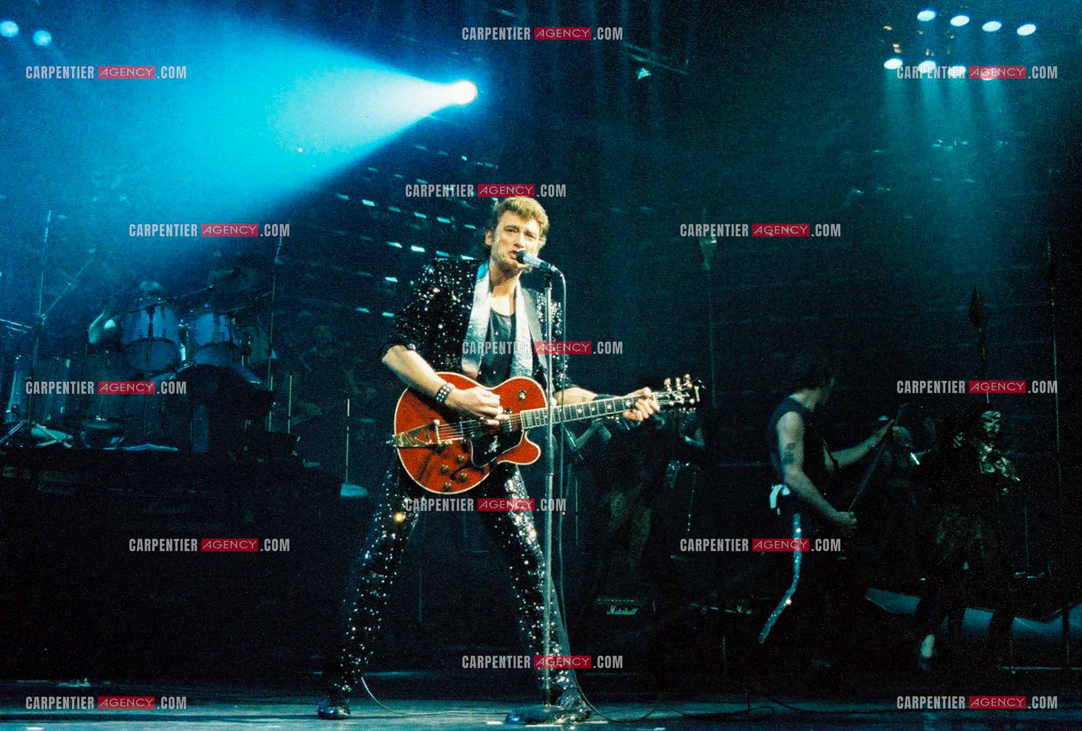 Le chanteur Johnny Hallyday en concert au Zénith de Paris du 26 octobre 1984 au 8 janvier 1985.  ( Exclusif )