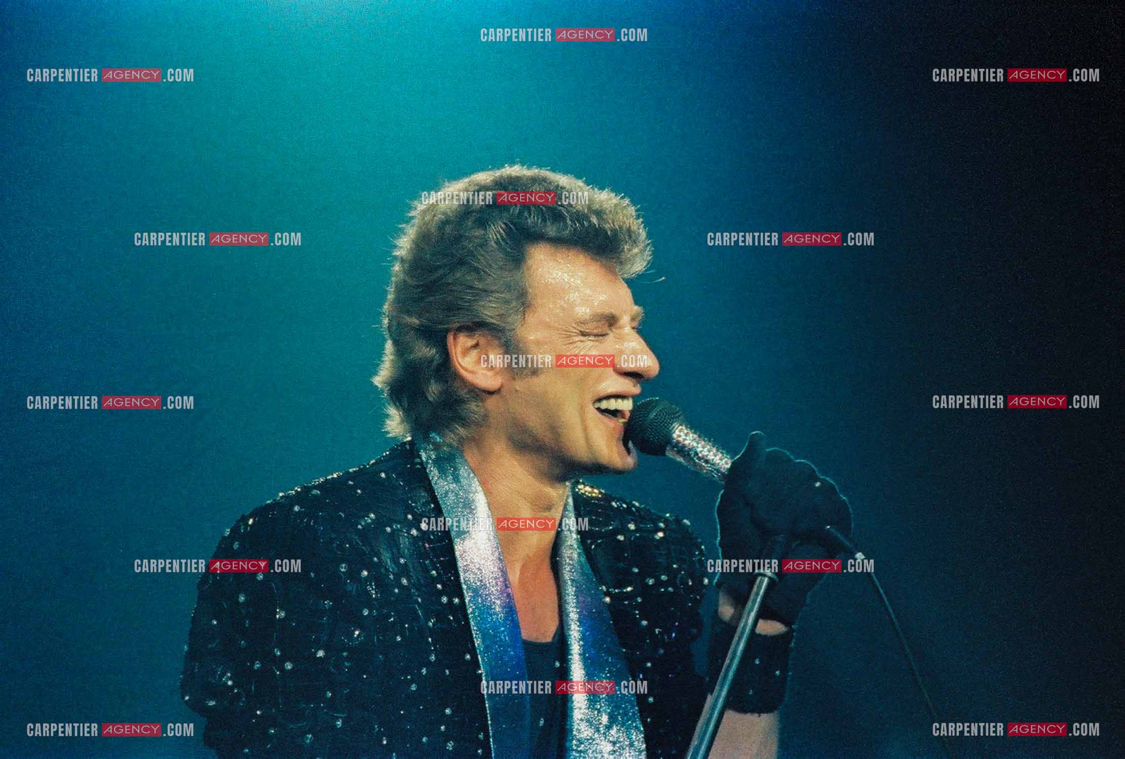 Le chanteur Johnny Hallyday en concert au Zénith de Paris du 26 octobre 1984 au 8 janvier 1985.  ( Exclusif )