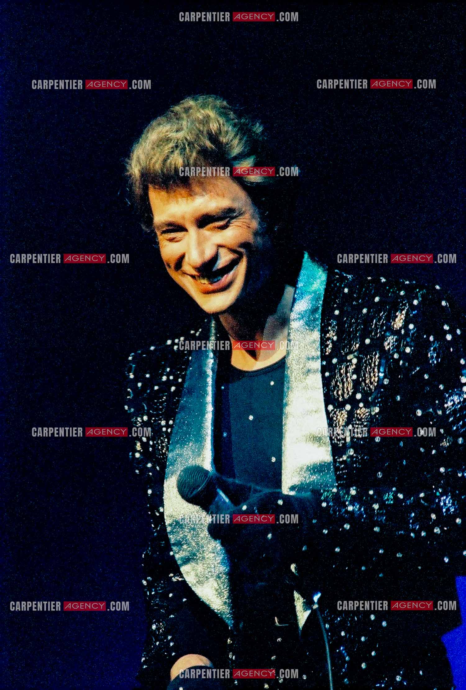 Le chanteur Johnny Hallyday en concert au Zénith de Paris du 26 octobre 1984 au 8 janvier 1985.  ( Exclusif )