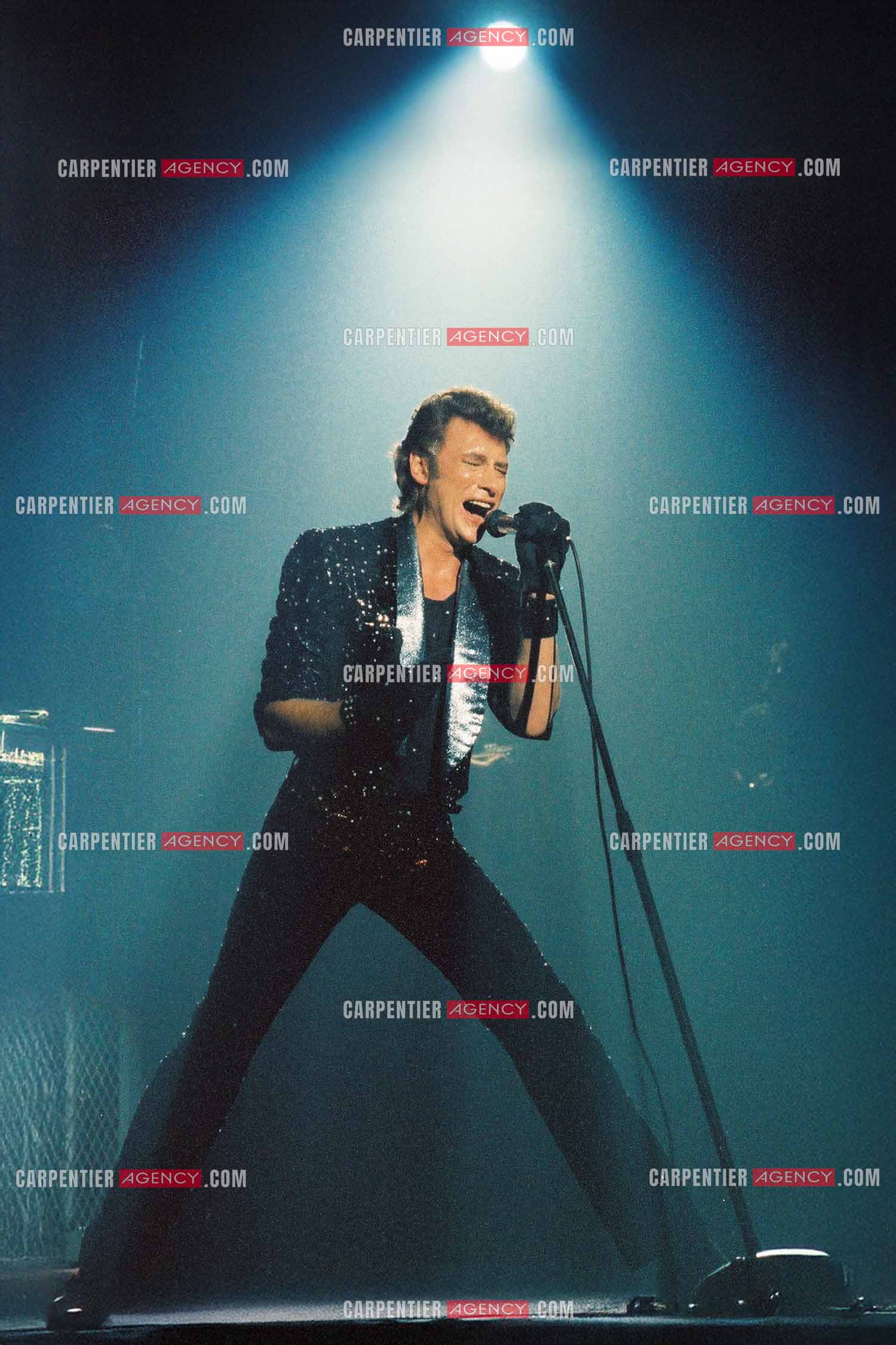 Le chanteur Johnny Hallyday en concert au Zénith de Paris du 26 octobre 1984 au 8 janvier 1985.  ( Exclusif )