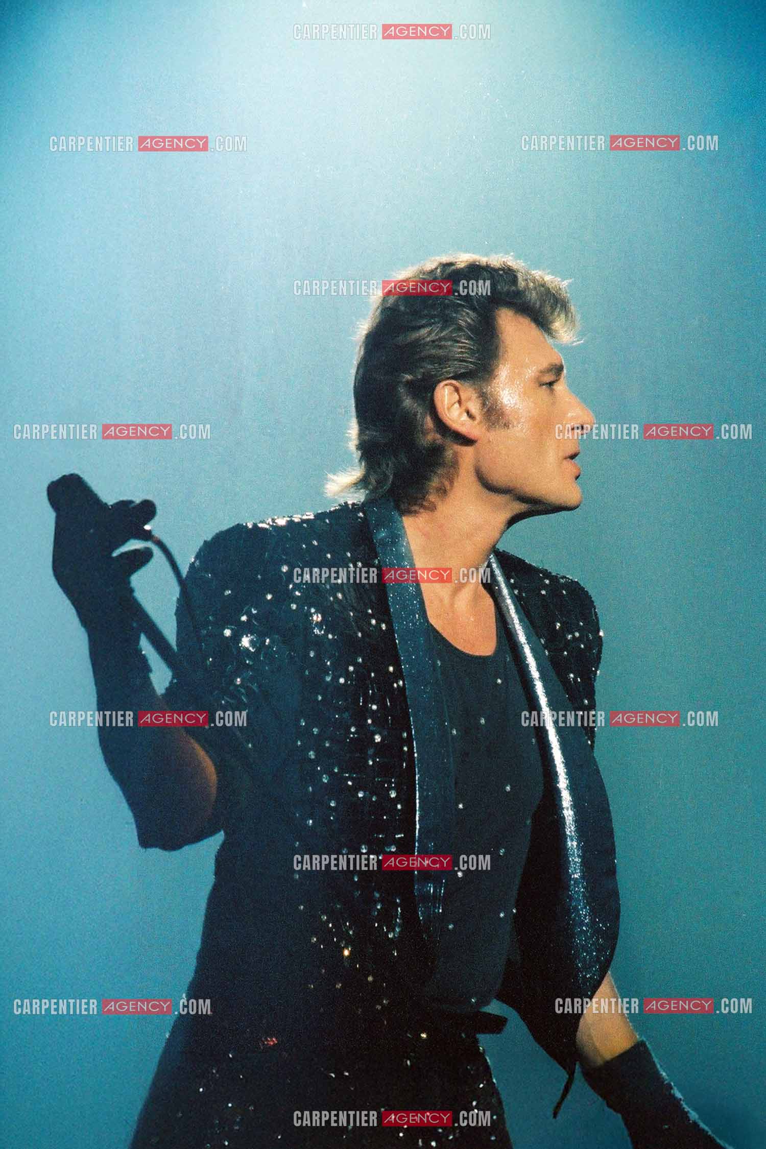 Le chanteur Johnny Hallyday en concert au Zénith de Paris du 26 octobre 1984 au 8 janvier 1985.  ( Exclusif )
