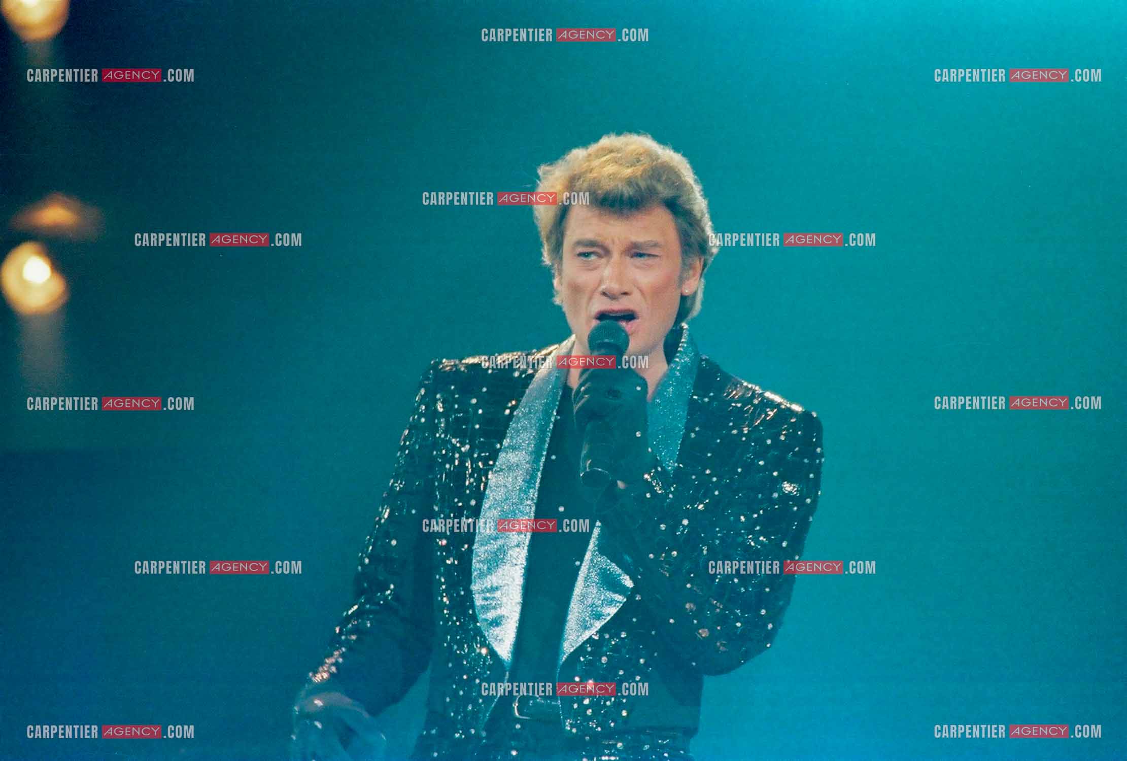 Le chanteur Johnny Hallyday en concert au Zénith de Paris du 26 octobre 1984 au 8 janvier 1985.  ( Exclusif )