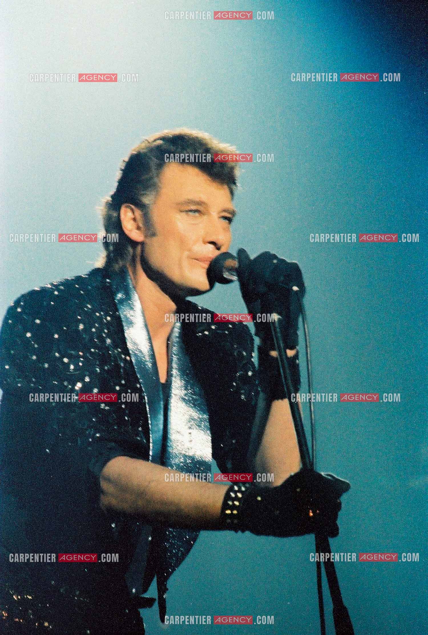 Le chanteur Johnny Hallyday en concert au Zénith de Paris du 26 octobre 1984 au 8 janvier 1985.  ( Exclusif )