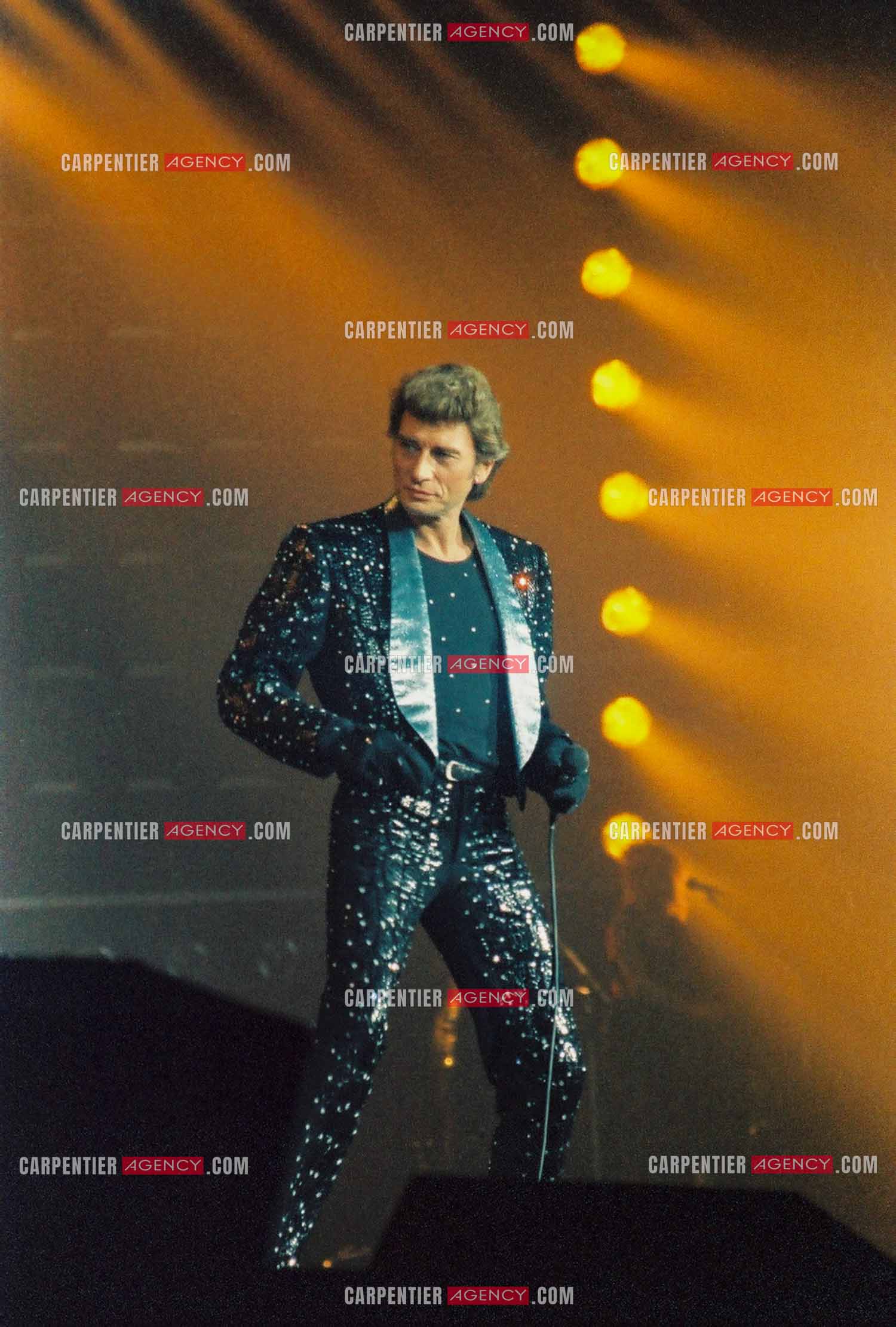 Le chanteur Johnny Hallyday en concert au Zénith de Paris du 26 octobre 1984 au 8 janvier 1985.  ( Exclusif )
