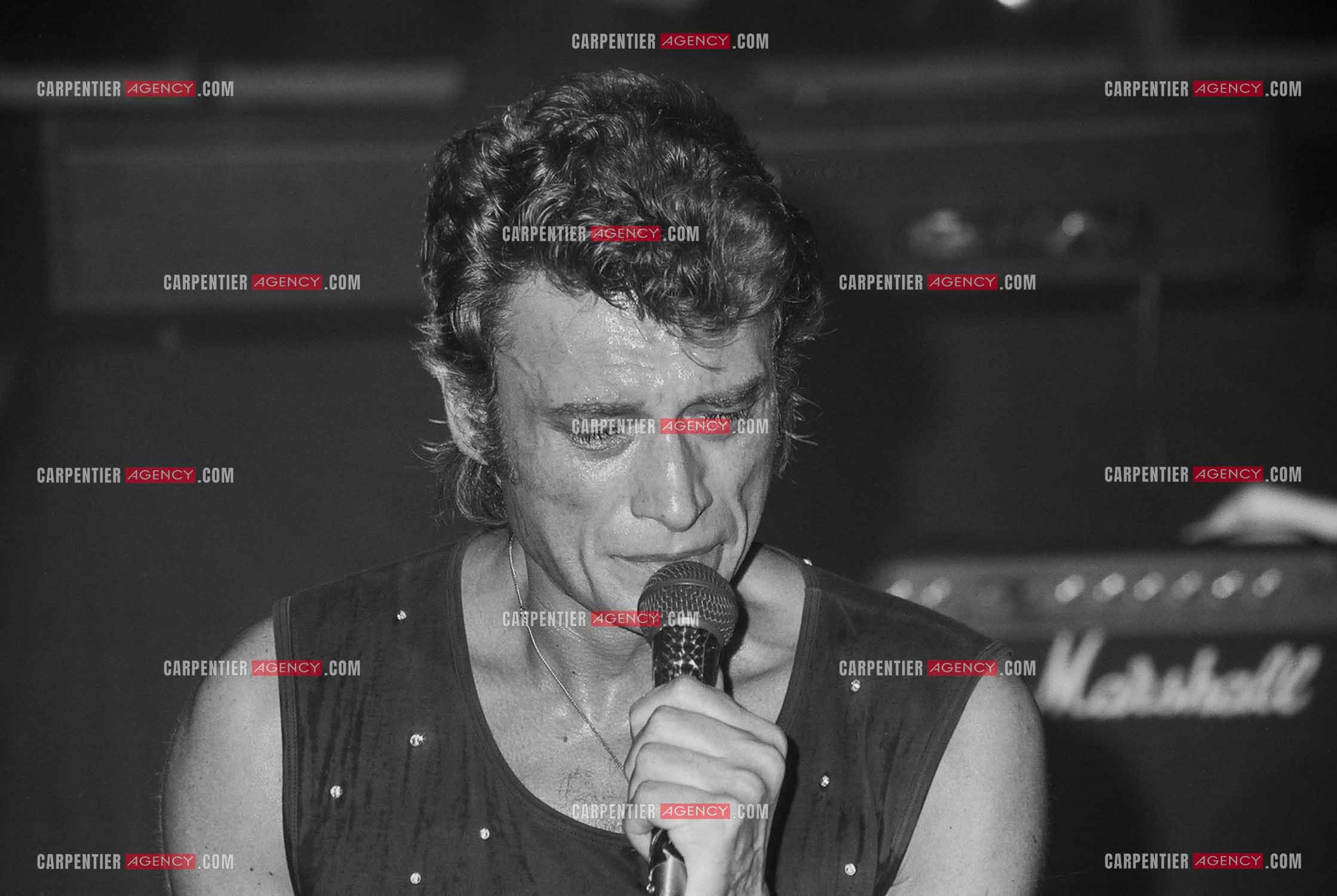 Le chanteur Johnny Hallyday en concert au Zénith de Paris du 26 octobre 1984 au 8 janvier 1985.  ( Exclusif )