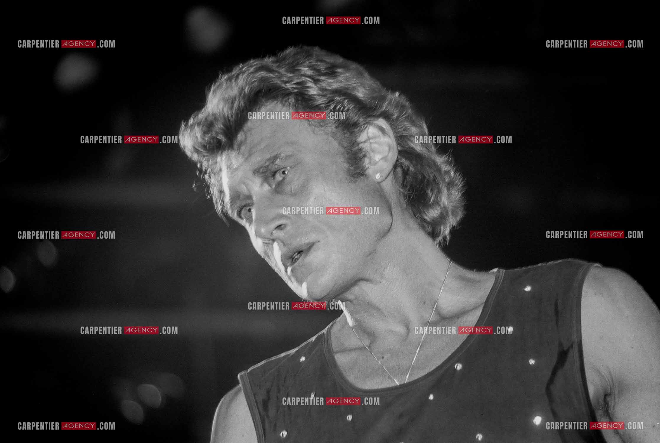 Le chanteur Johnny Hallyday en concert au Zénith de Paris du 26 octobre 1984 au 8 janvier 1985.  ( Exclusif )