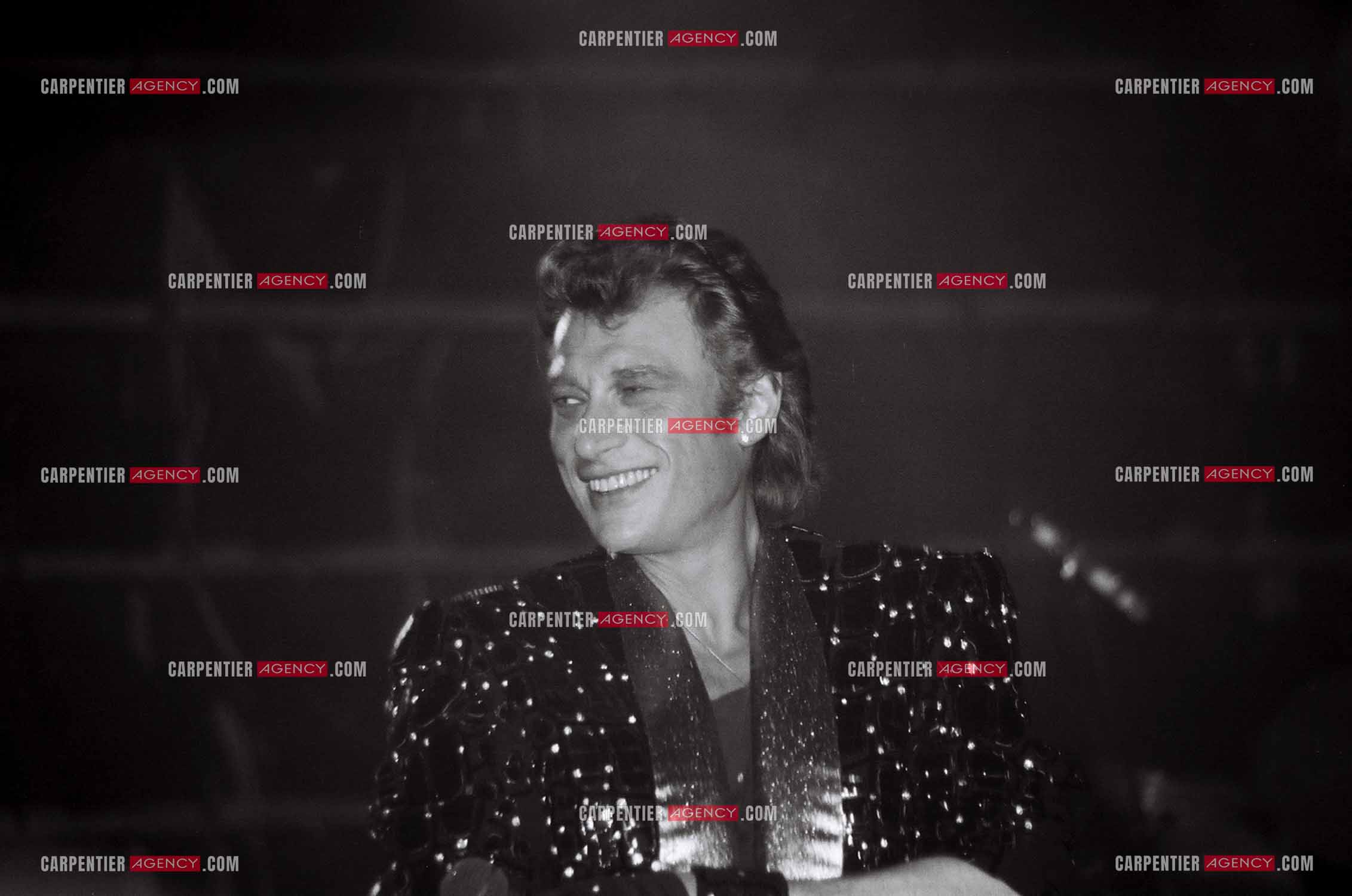 Le chanteur Johnny Hallyday en concert au Zénith de Paris du 26 octobre 1984 au 8 janvier 1985.  ( Exclusif )