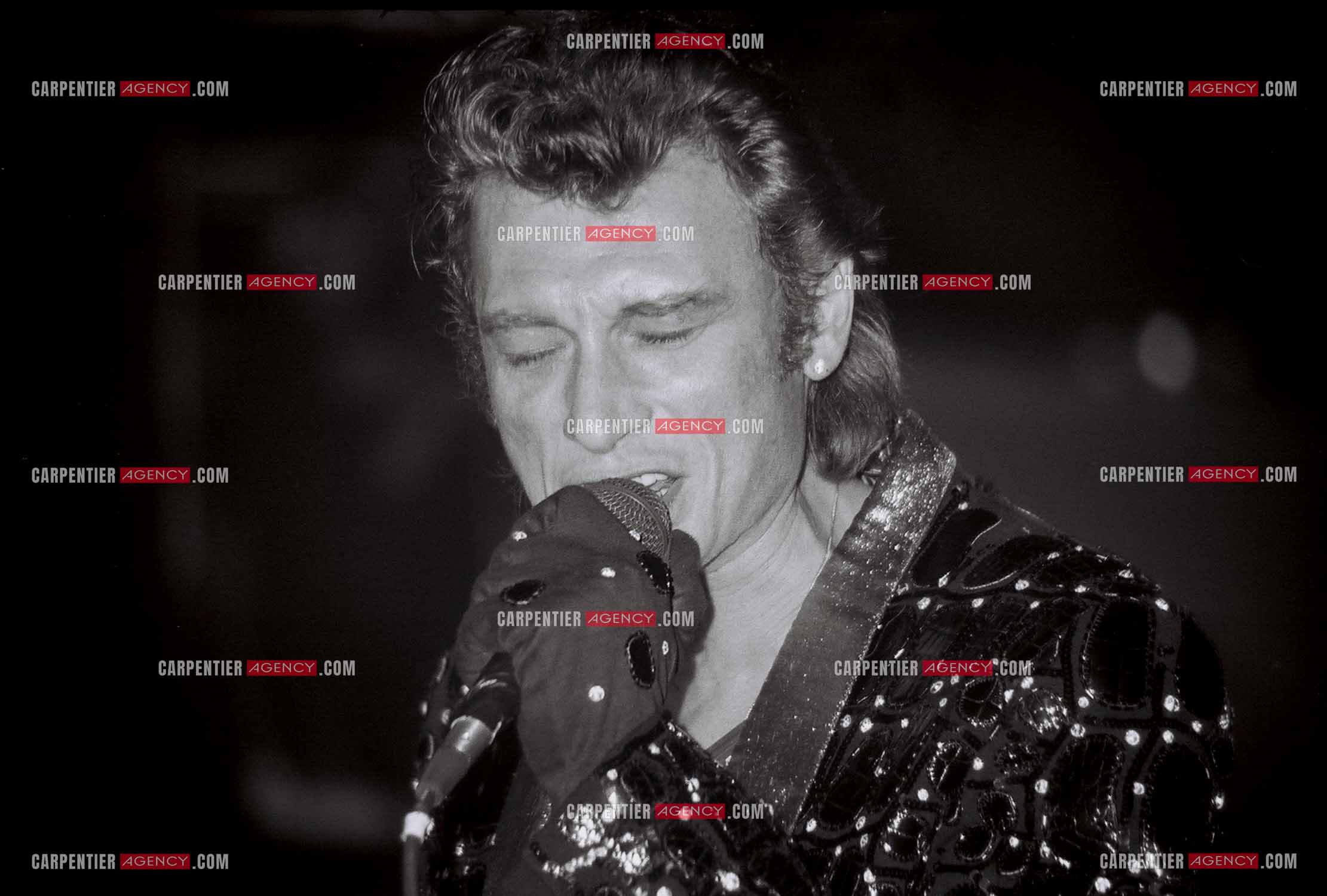 Le chanteur Johnny Hallyday en concert au Zénith de Paris du 26 octobre 1984 au 8 janvier 1985.  ( Exclusif )