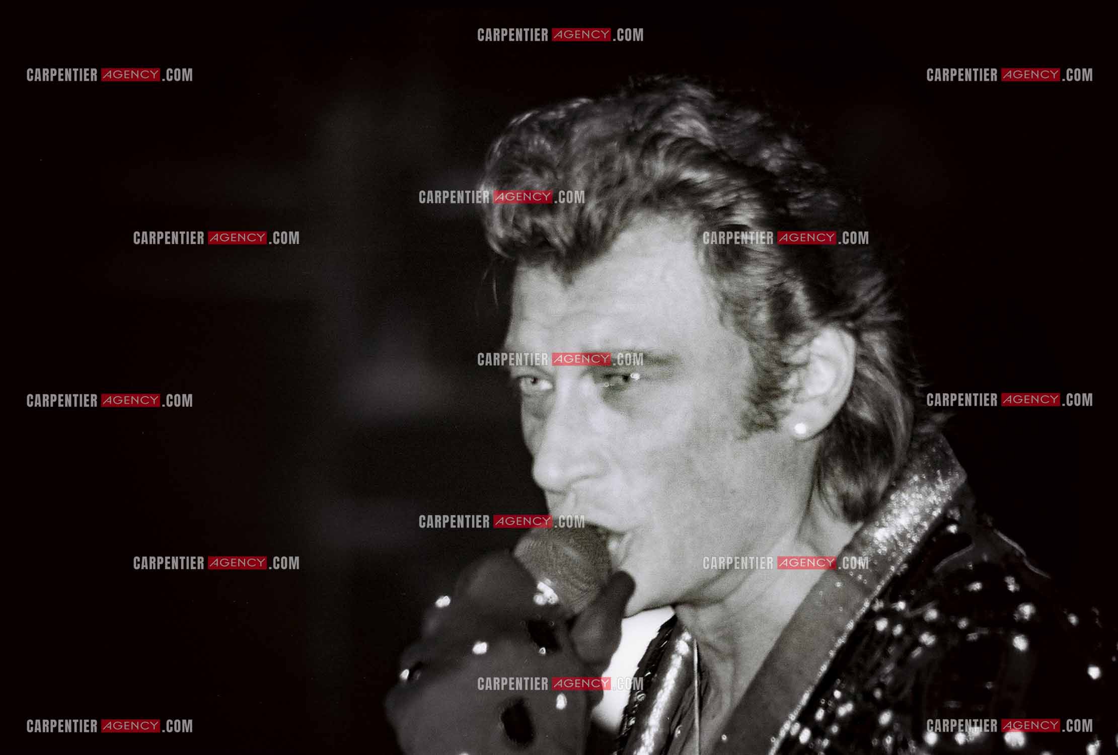 Le chanteur Johnny Hallyday en concert au Zénith de Paris du 26 octobre 1984 au 8 janvier 1985.  ( Exclusif )