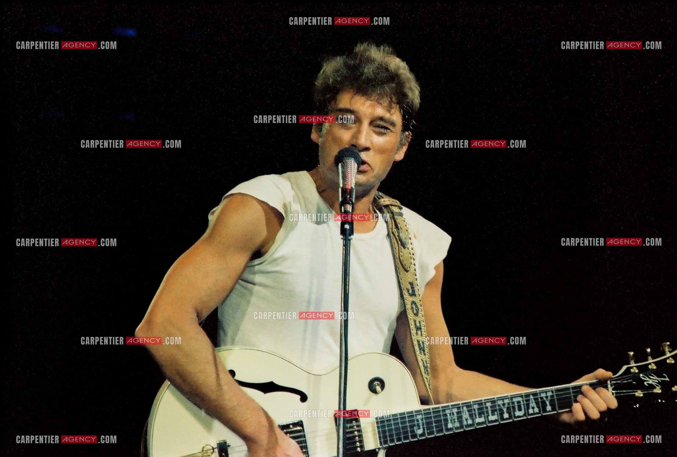 Le chanteur Johnny Hallyday en concert au Zénith de Paris du 26 octobre 1984 au 8 janvier 1985.  ( Exclusif )