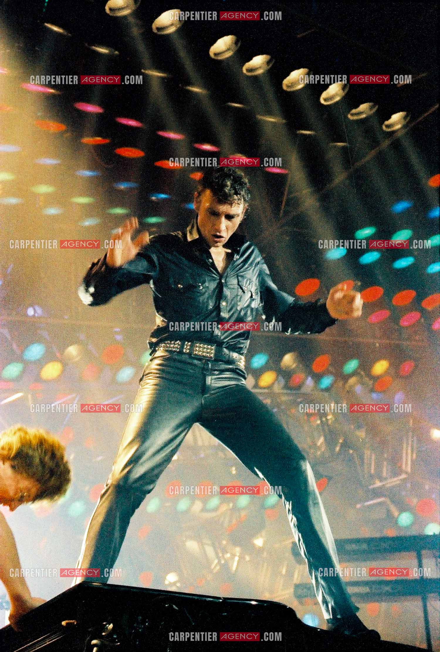 Le chanteur Johnny Hallyday en concert au Zénith de Paris du 26 octobre 1984 au 8 janvier 1985.  ( Exclusif )
